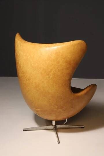 Egg chair model 3316 modern leather Arne Jacobsen 1990s Denmark