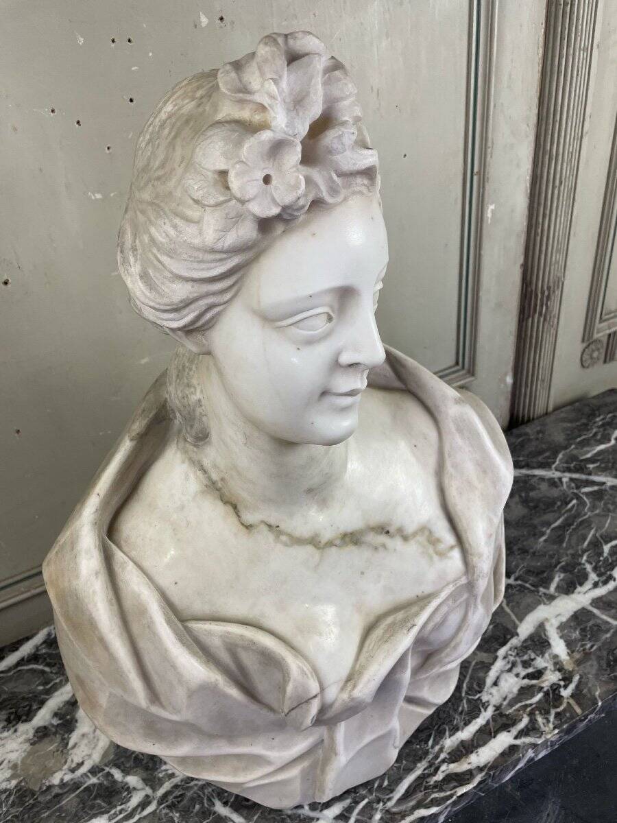 Female bust in Carrara marble, late 18th century, Northern Italy.