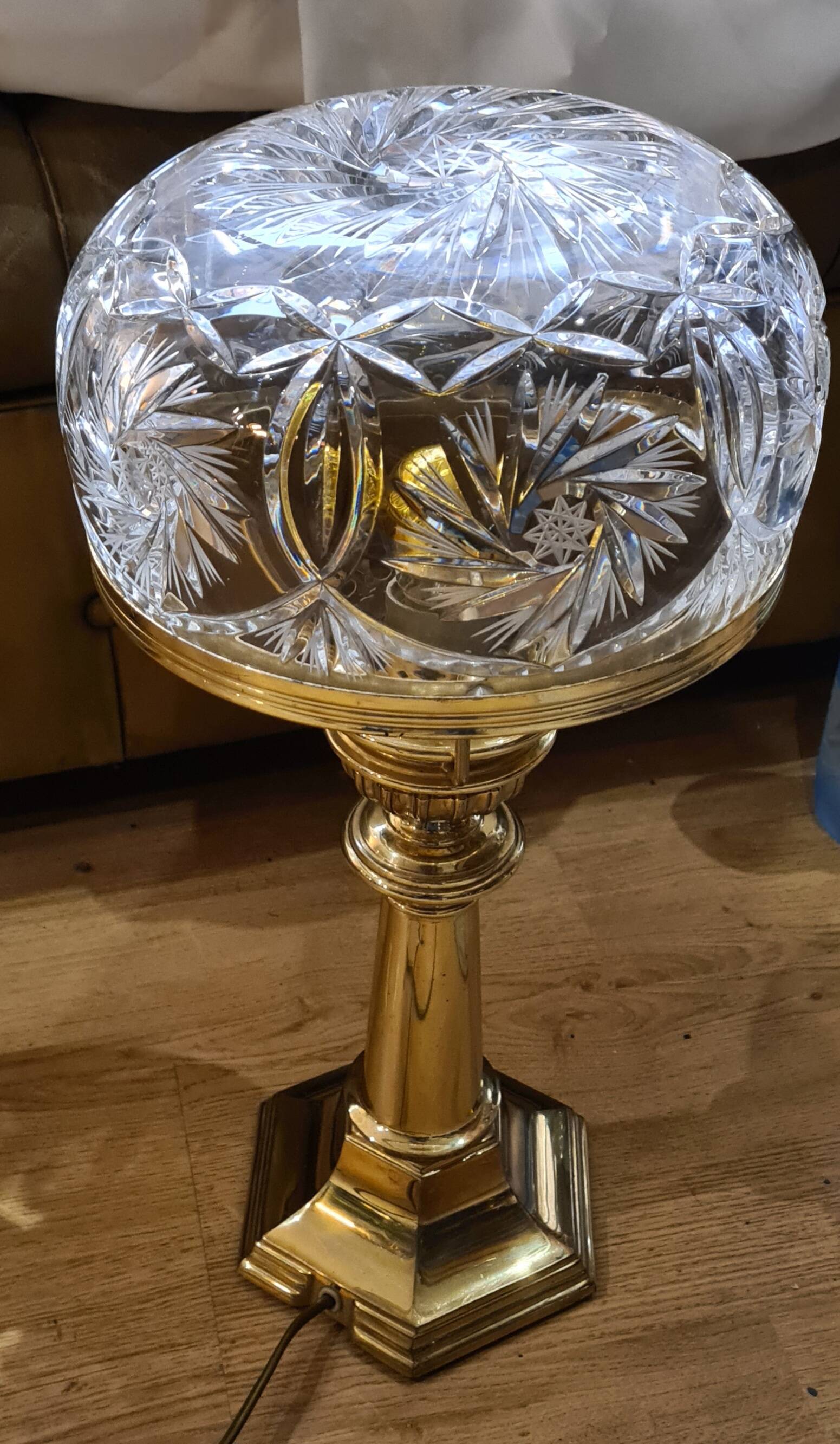 Large brass lamp with its crystal dome electricity redone in the 70s 50x22 cm