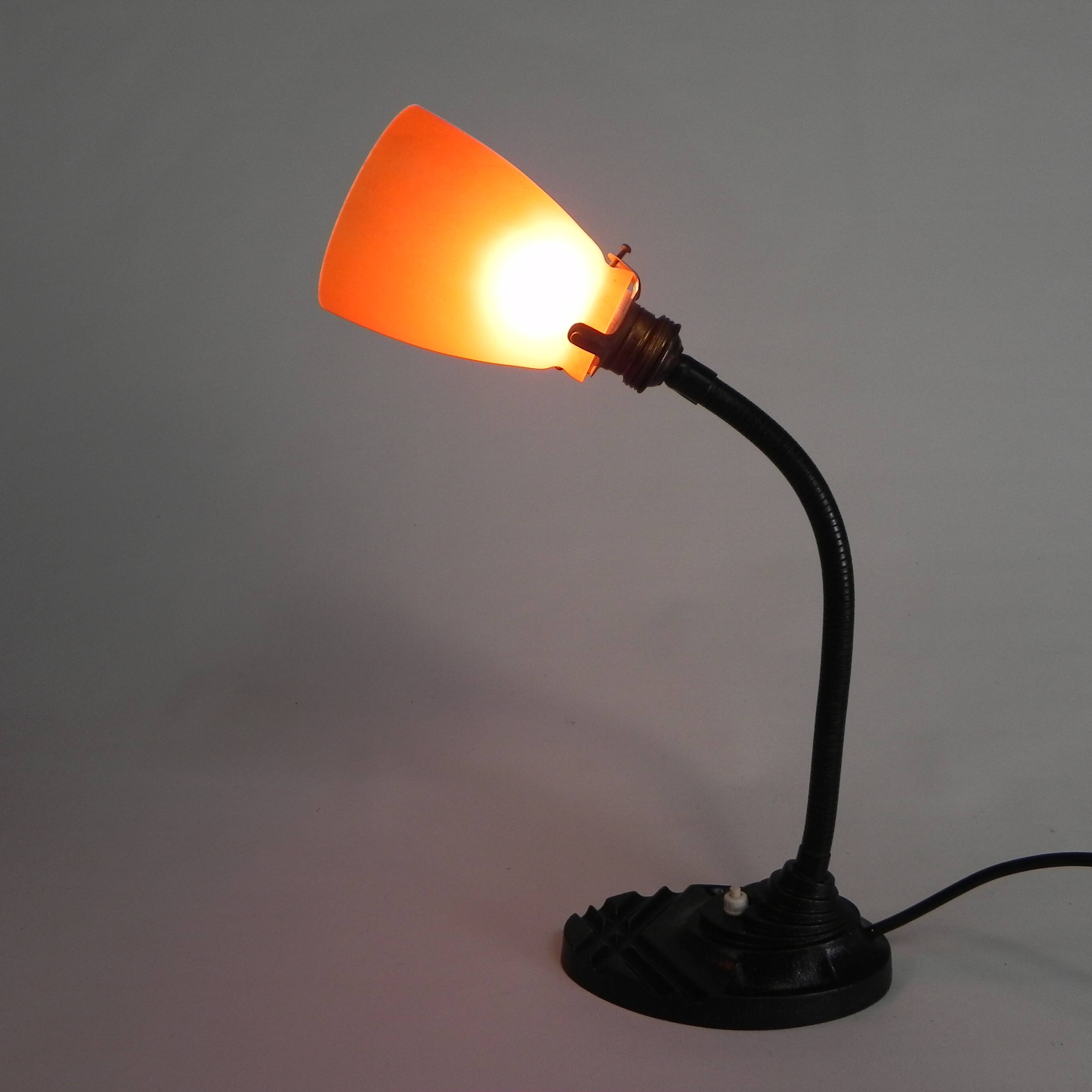 Lampe de bureau ERPE avec abat-jour en verre orange, années 1930