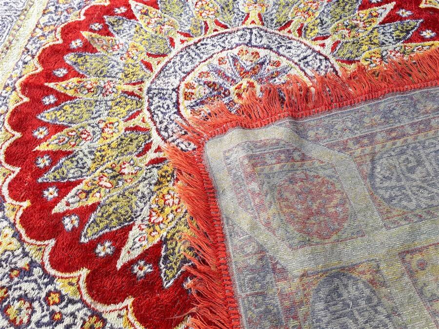 Oriental rug 130 x 136