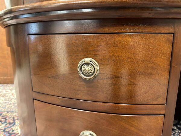 Bureau Chesterfield classique anglais en forme de rein