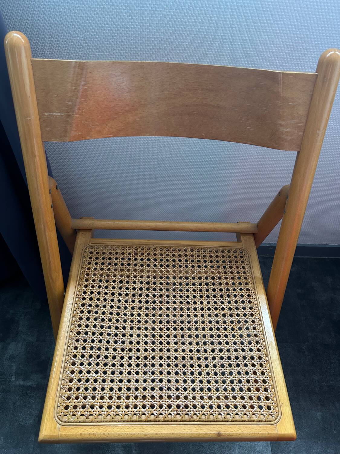 Chaise année 70 avec cannage en rotin