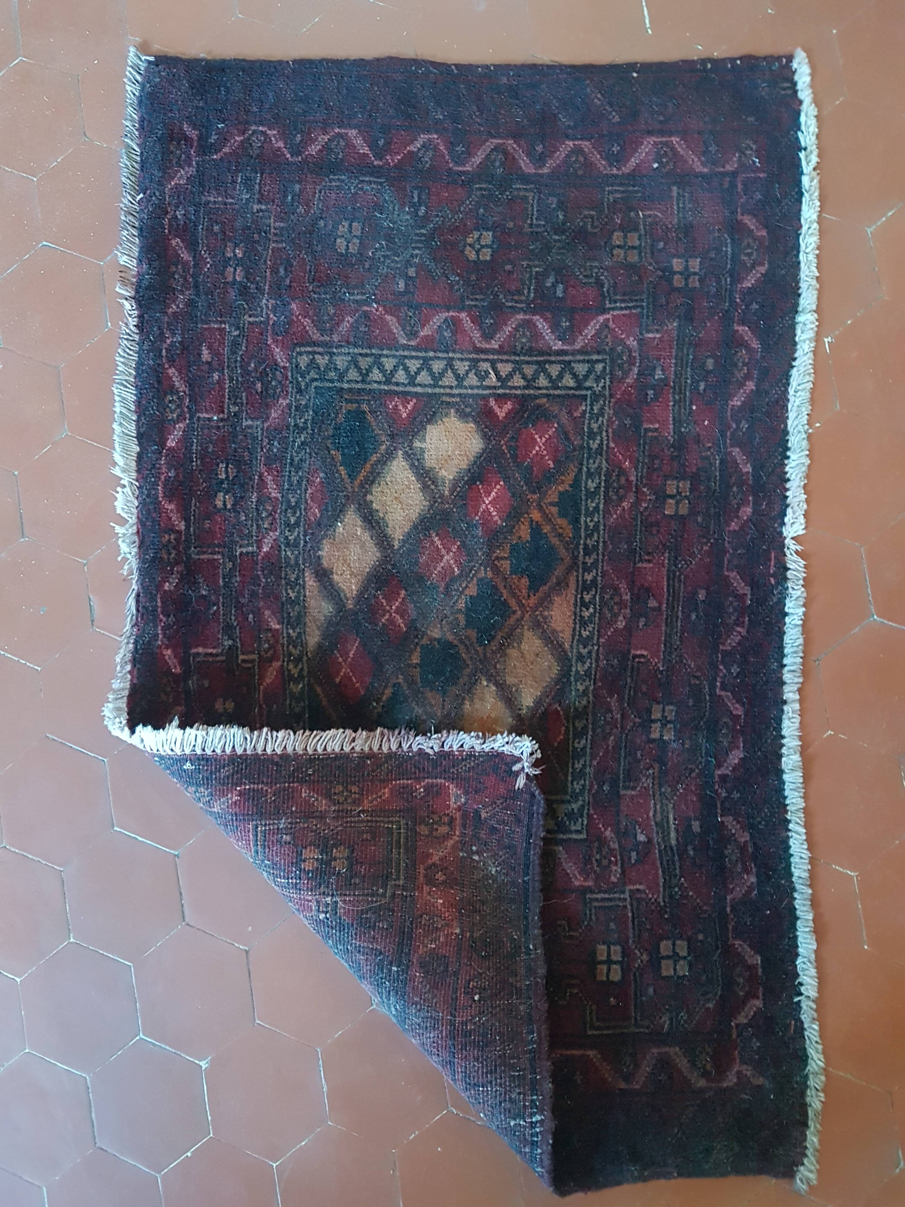 Iranian carpet - 104x82cm