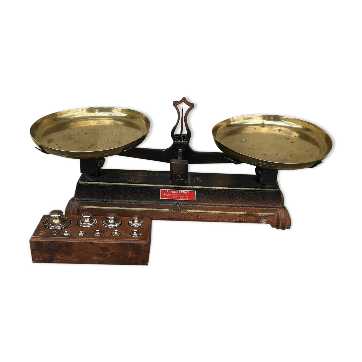 Roberval balance with weight