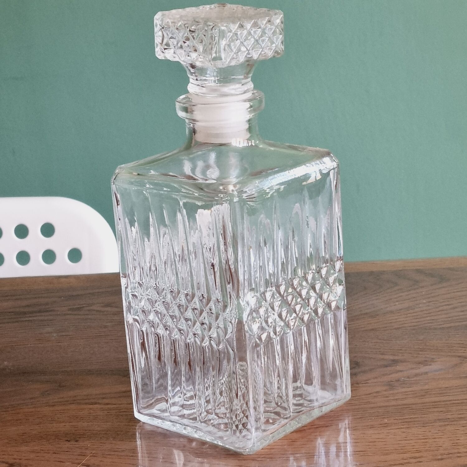 Stretched diamond-tipped glass decanter