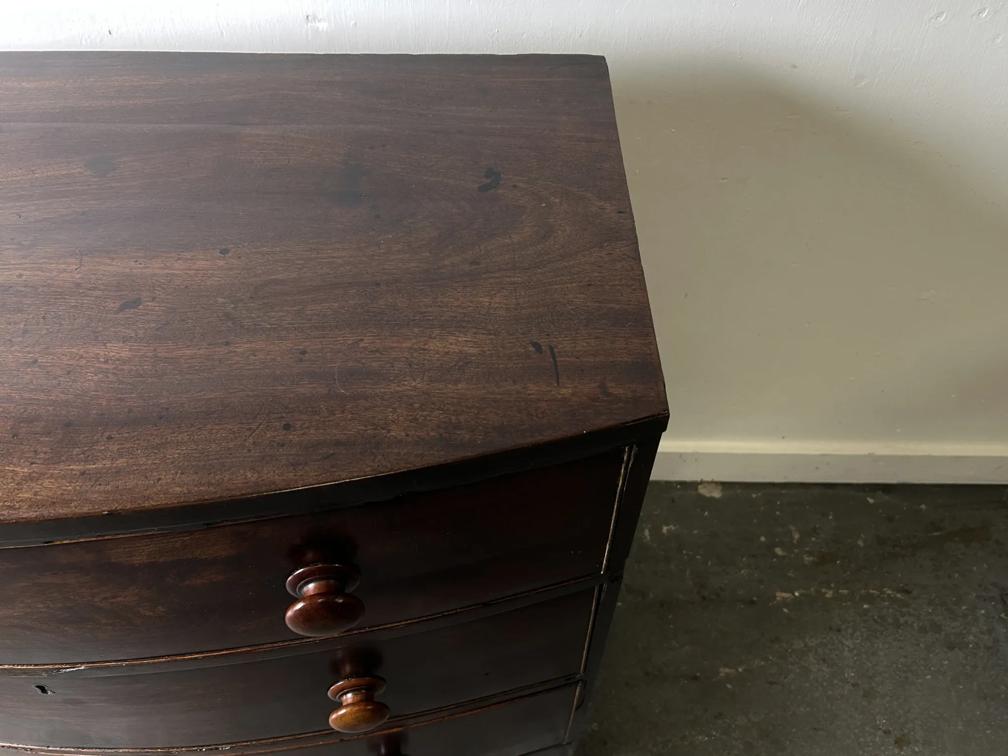 Antique Mahogany Bow Front Chest of 3 Drawers Georgian c1800-1830 Splay Fee
