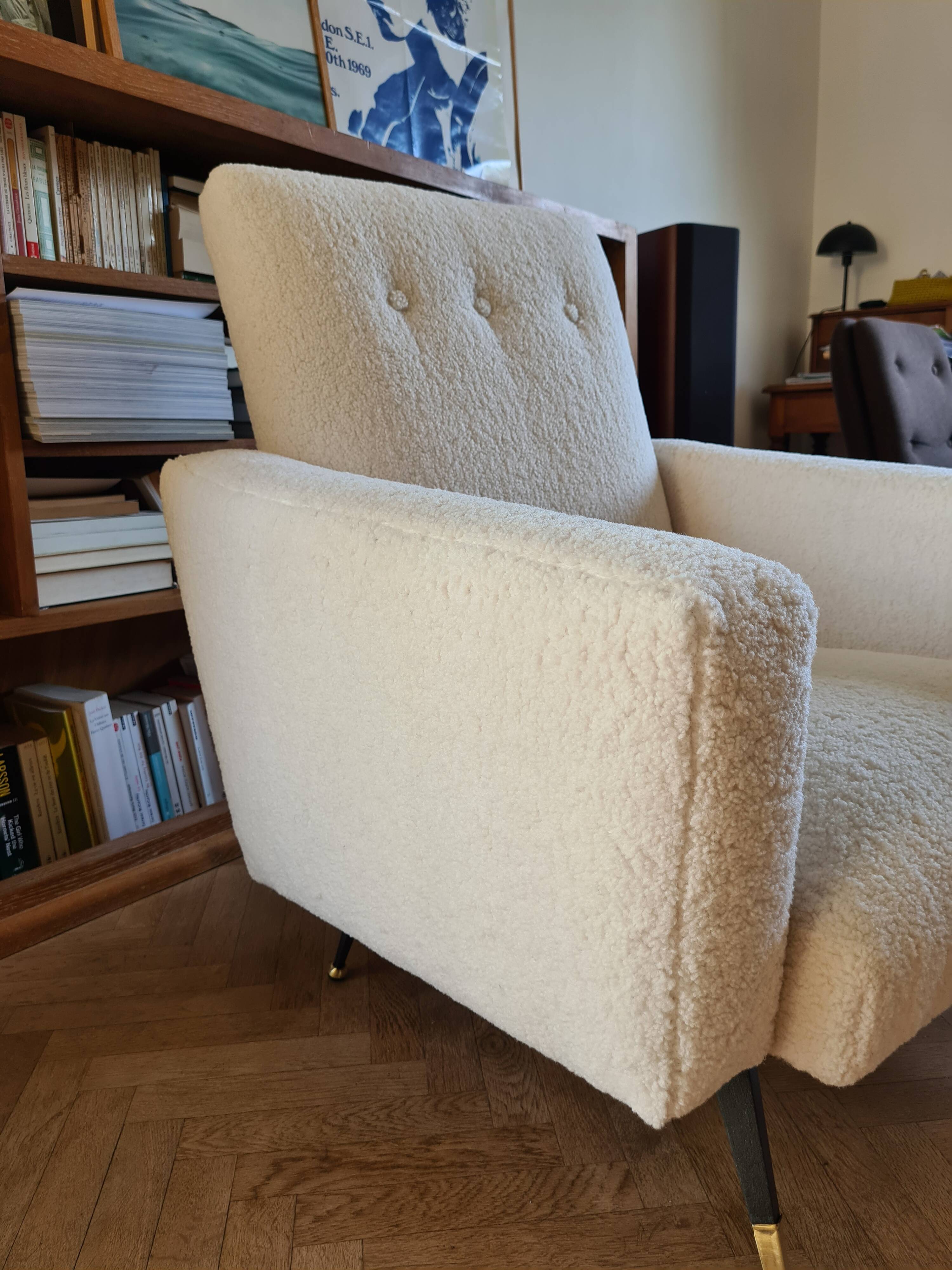 Rockabilly style armchair in white terry fabric