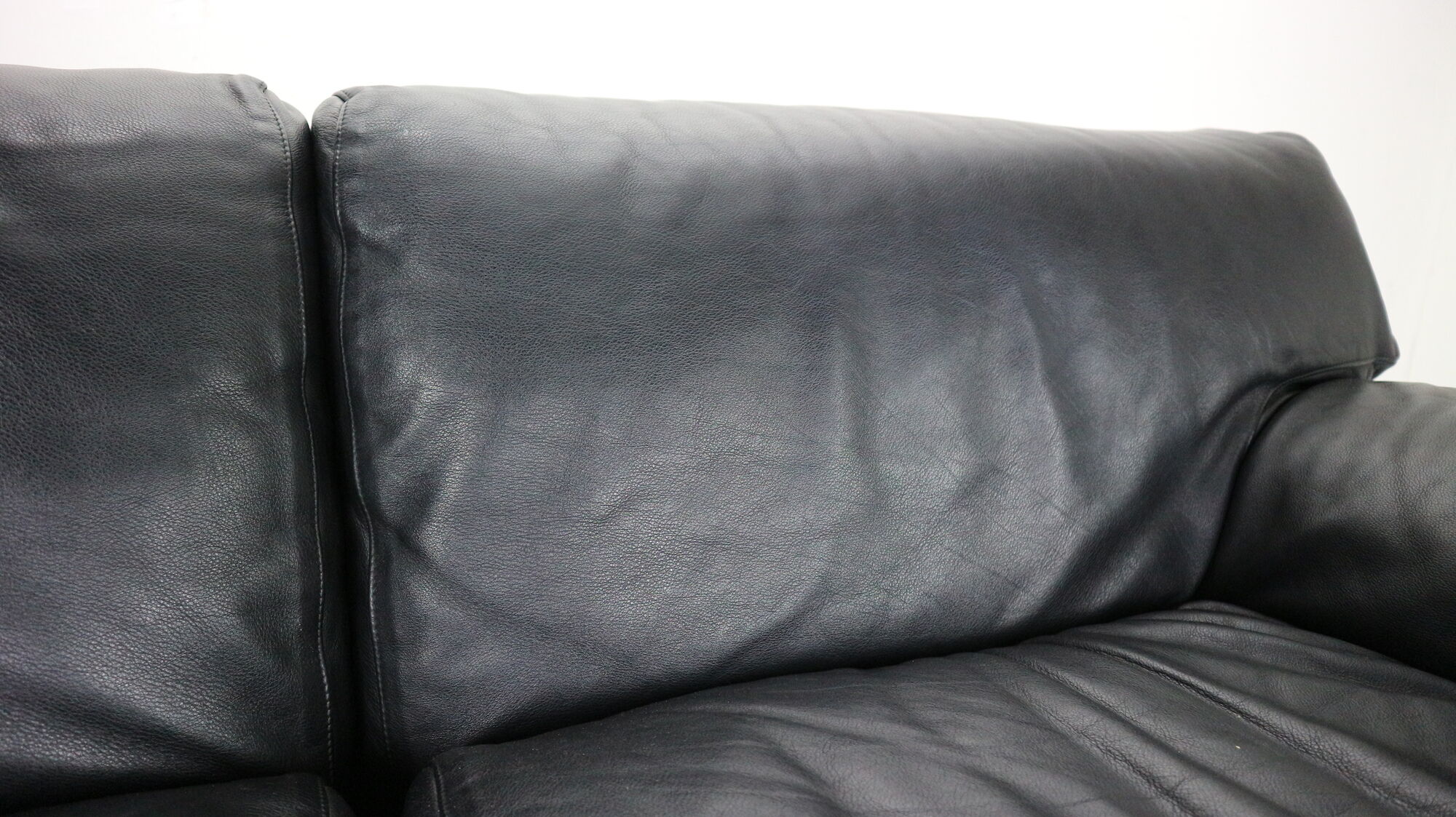 Leather 2-seater sofa "Fiandra" by Vico Magistretti for Cassina, 1970, Italy