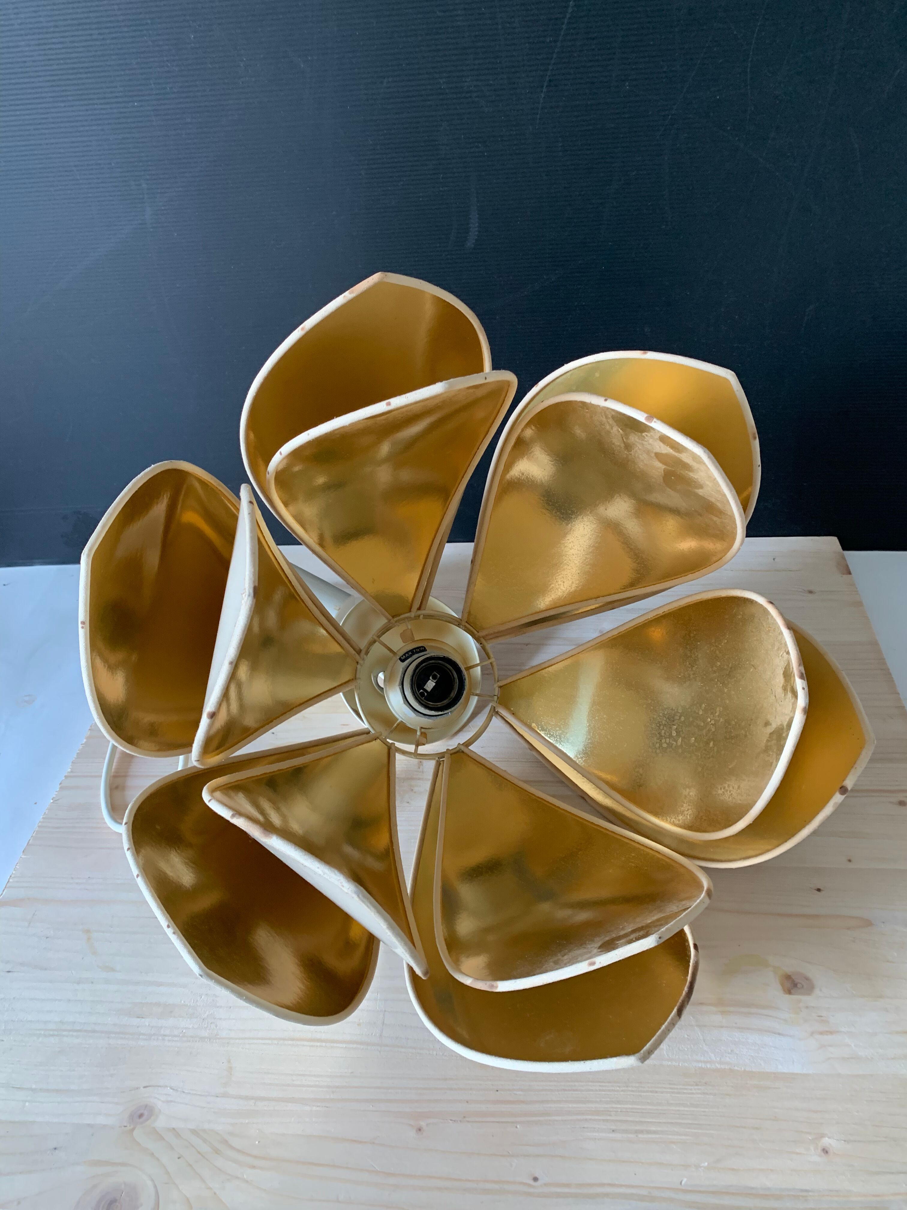 Suspension fleur de lotus vintage