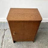 A vintage 1950/60s petite compact oak bedside cabinet