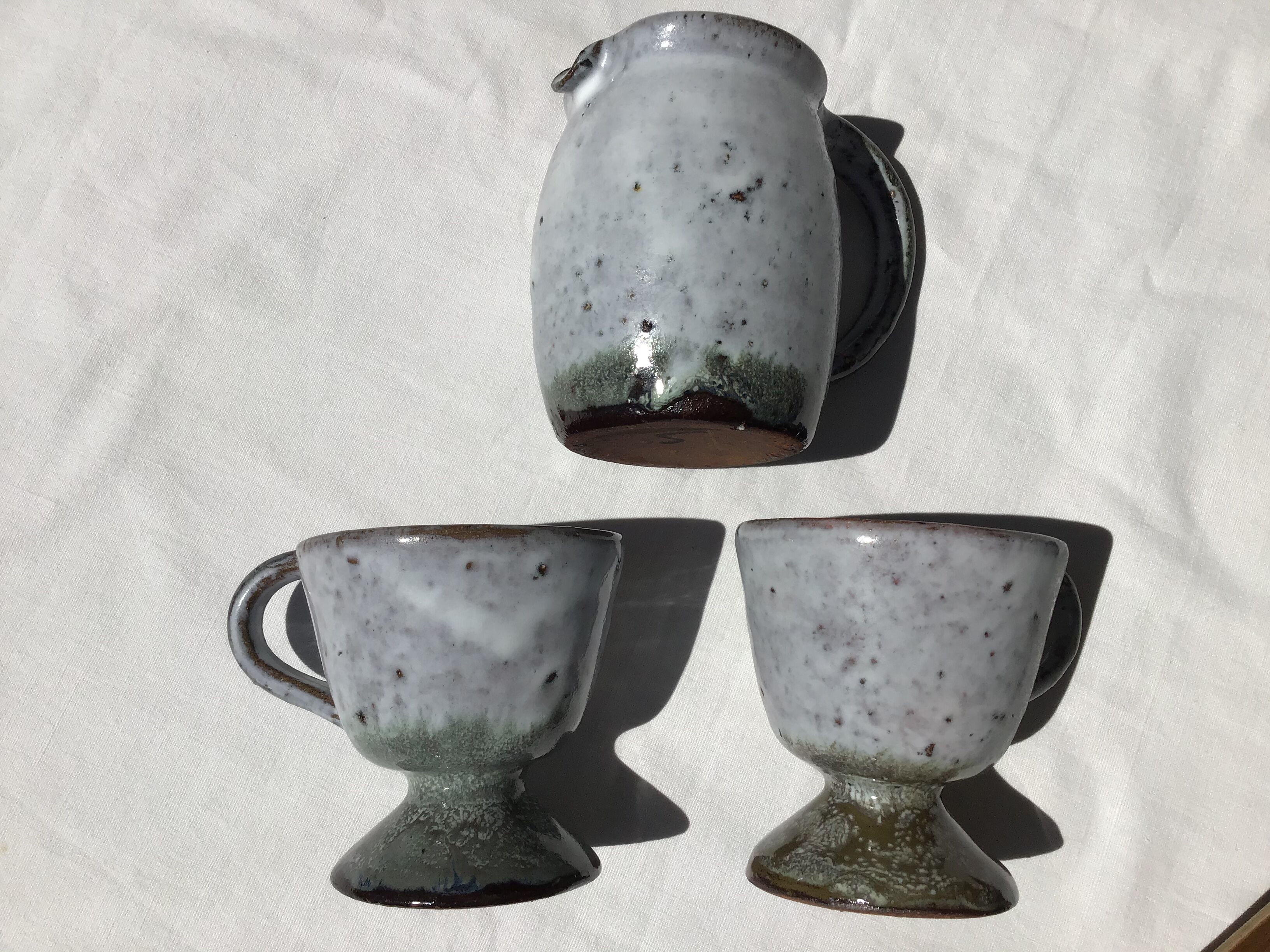 Signed grey-white artisanal stoneware cups and pot