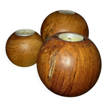 Set of 3 spherical olive wood candle holders in boho style.