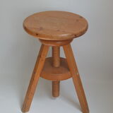 Adjustable screw stool