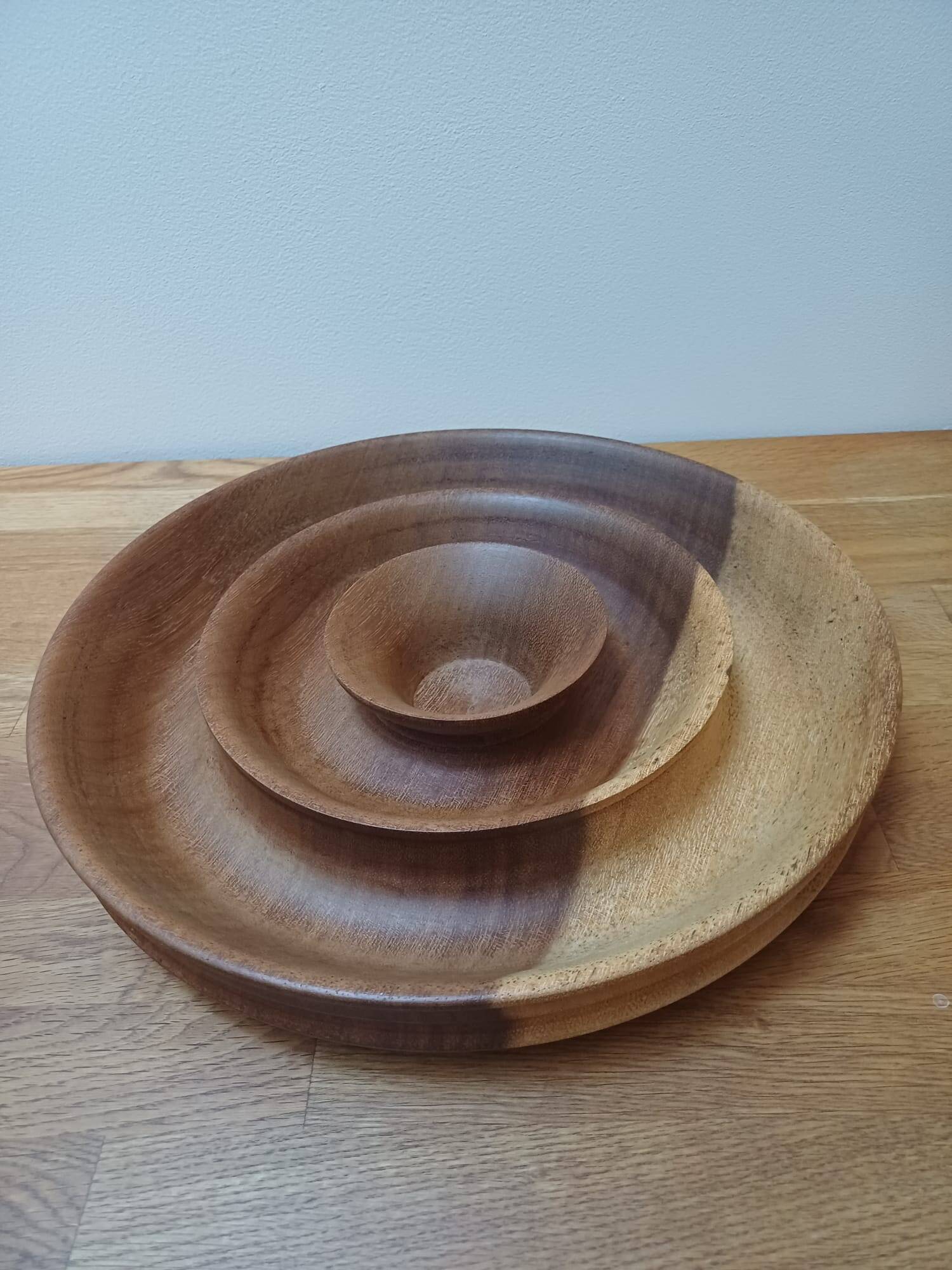 Plateau artisanal en bois tourné