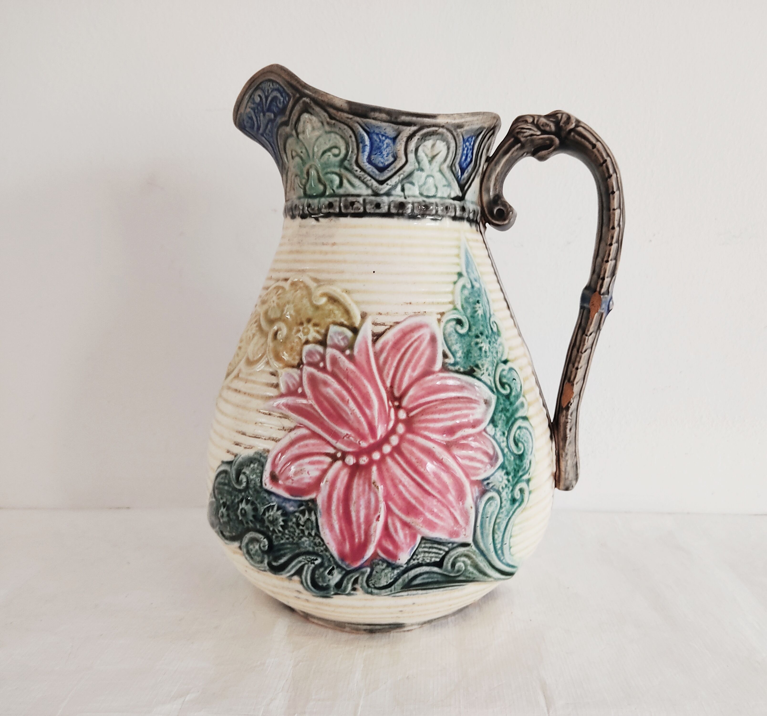 Pitcher dabbling around 1900