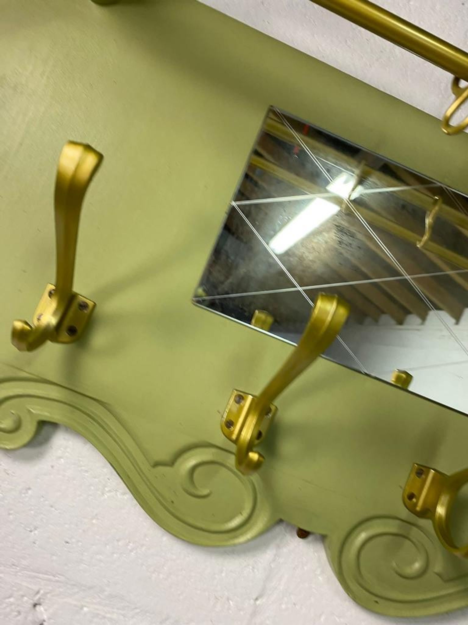 Portemanteau mural vintage vert olive avec miroir