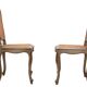 Paire de chaises d'appoint en canne de style Louis XV peintes en or et vert.