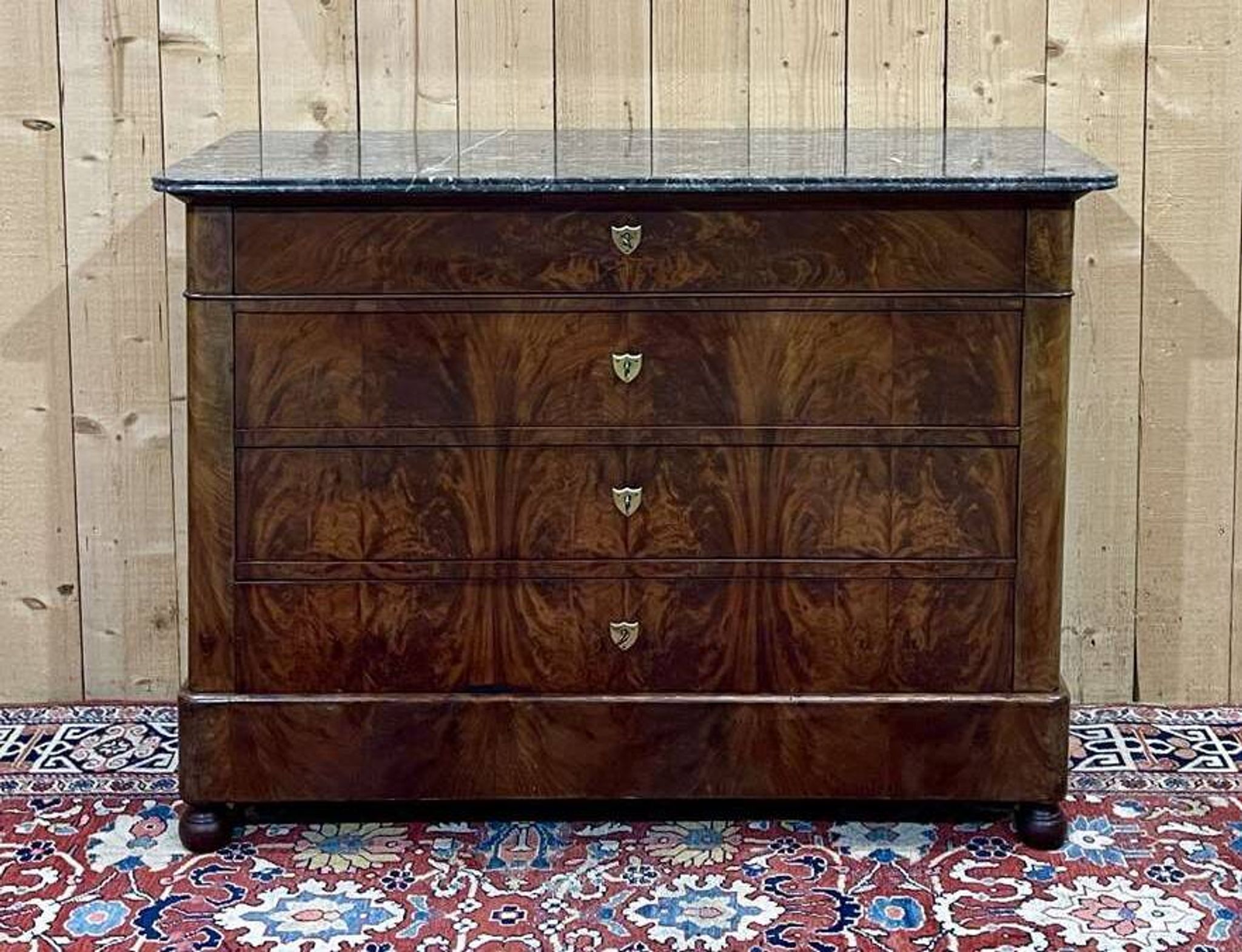19th century Restoration chest of drawers in mahogany and marble top