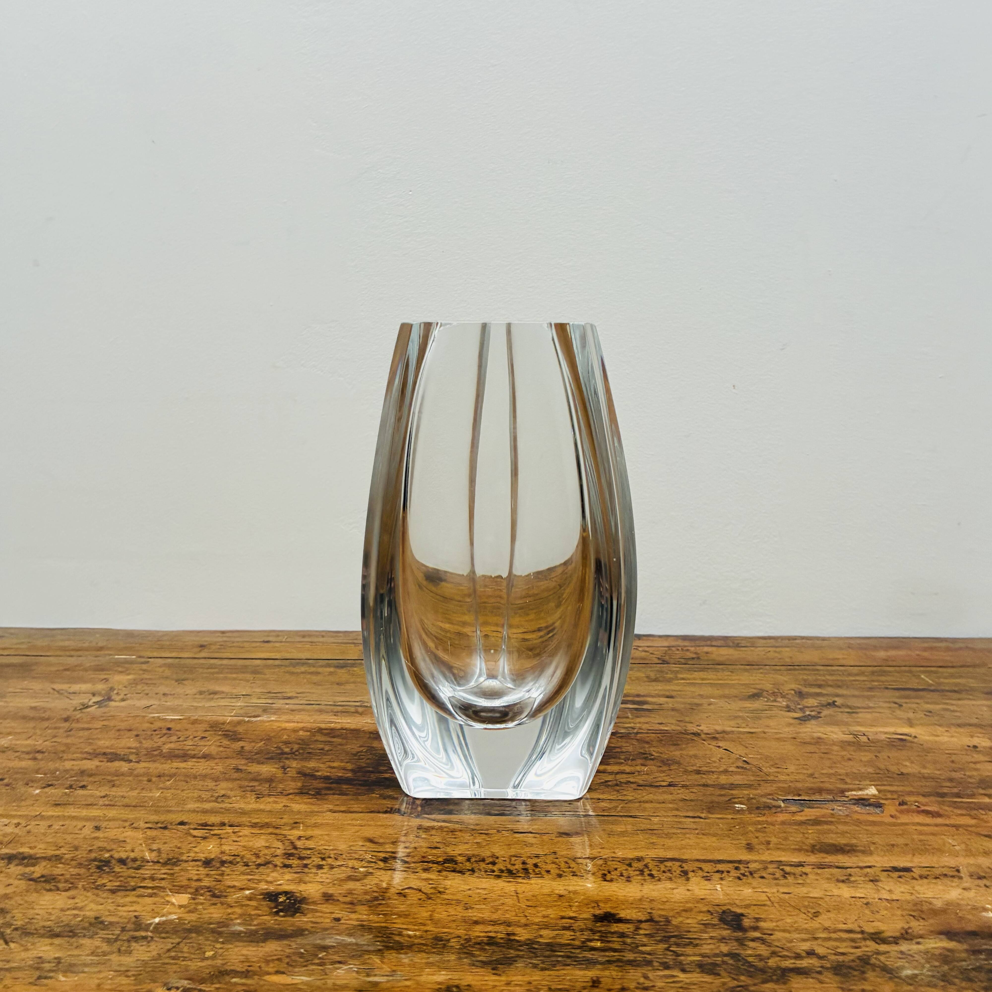 Baccarat crystal vase with gadroons – Collector’s item – Immaculate condition