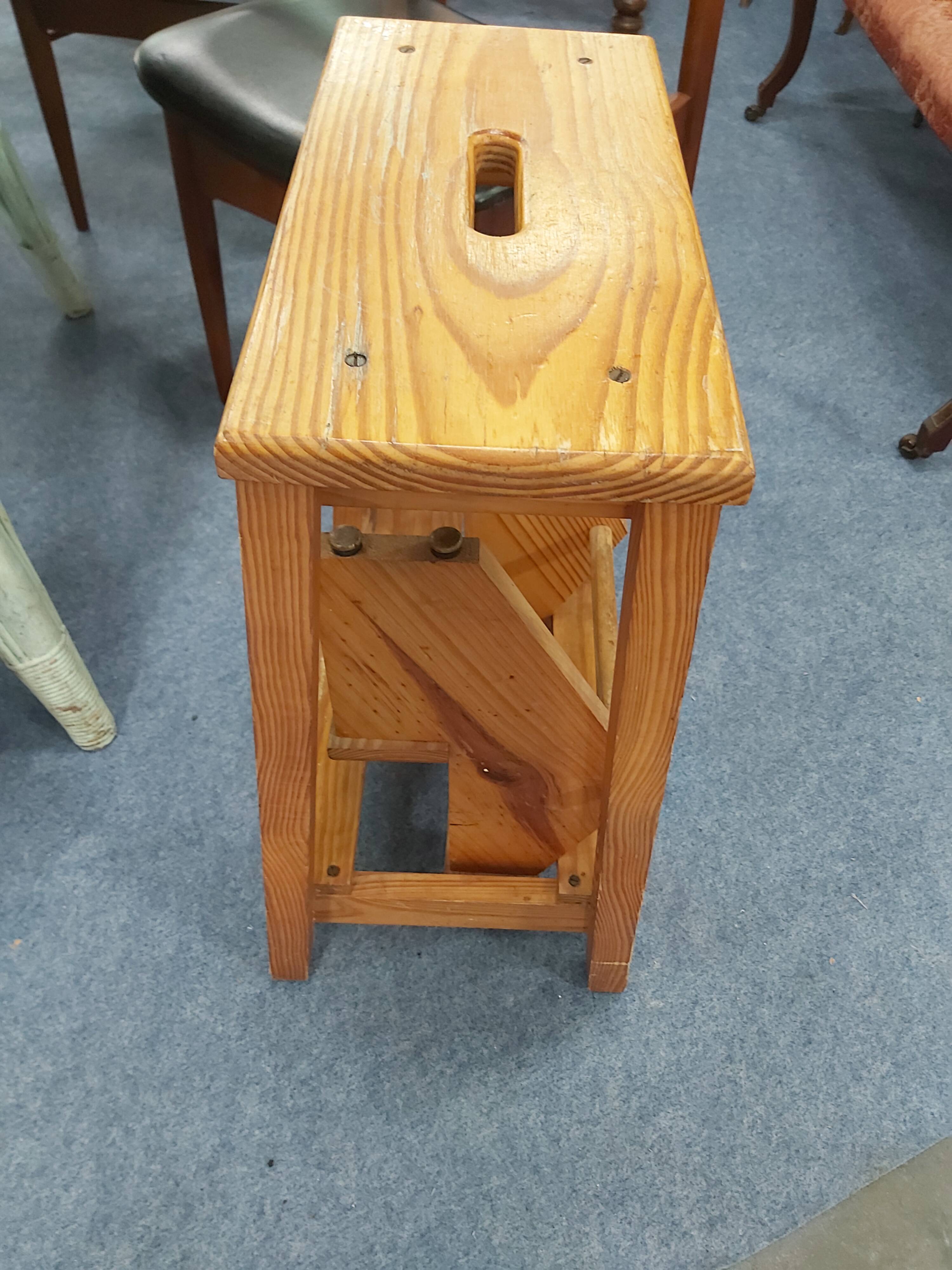 Pine stepladder stool