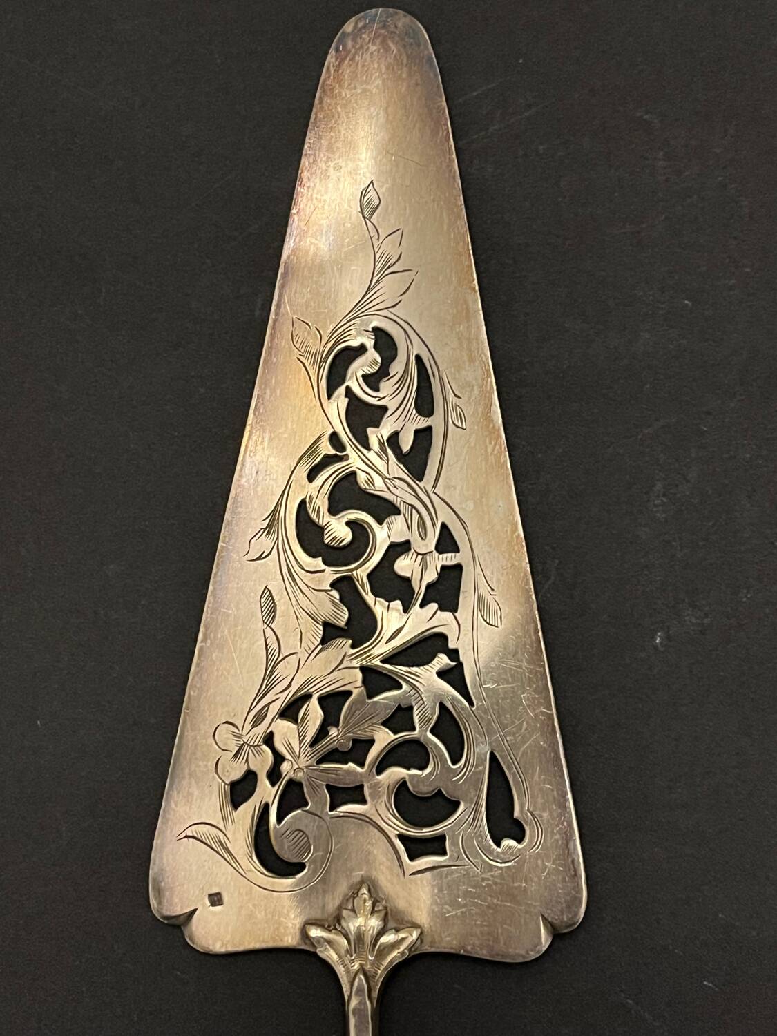 Rocaille silver-plated metal pie server