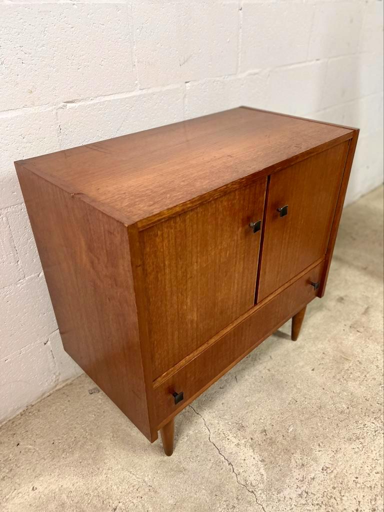 vintage chest of drawers / cabinet