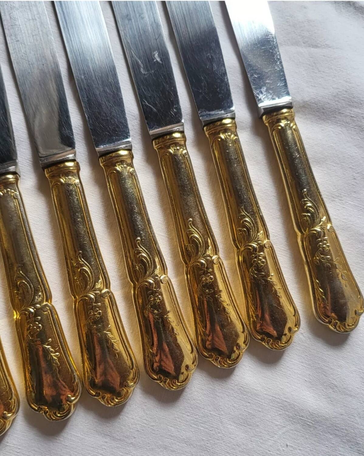 12 Couteaux de Table en Métal Doré
