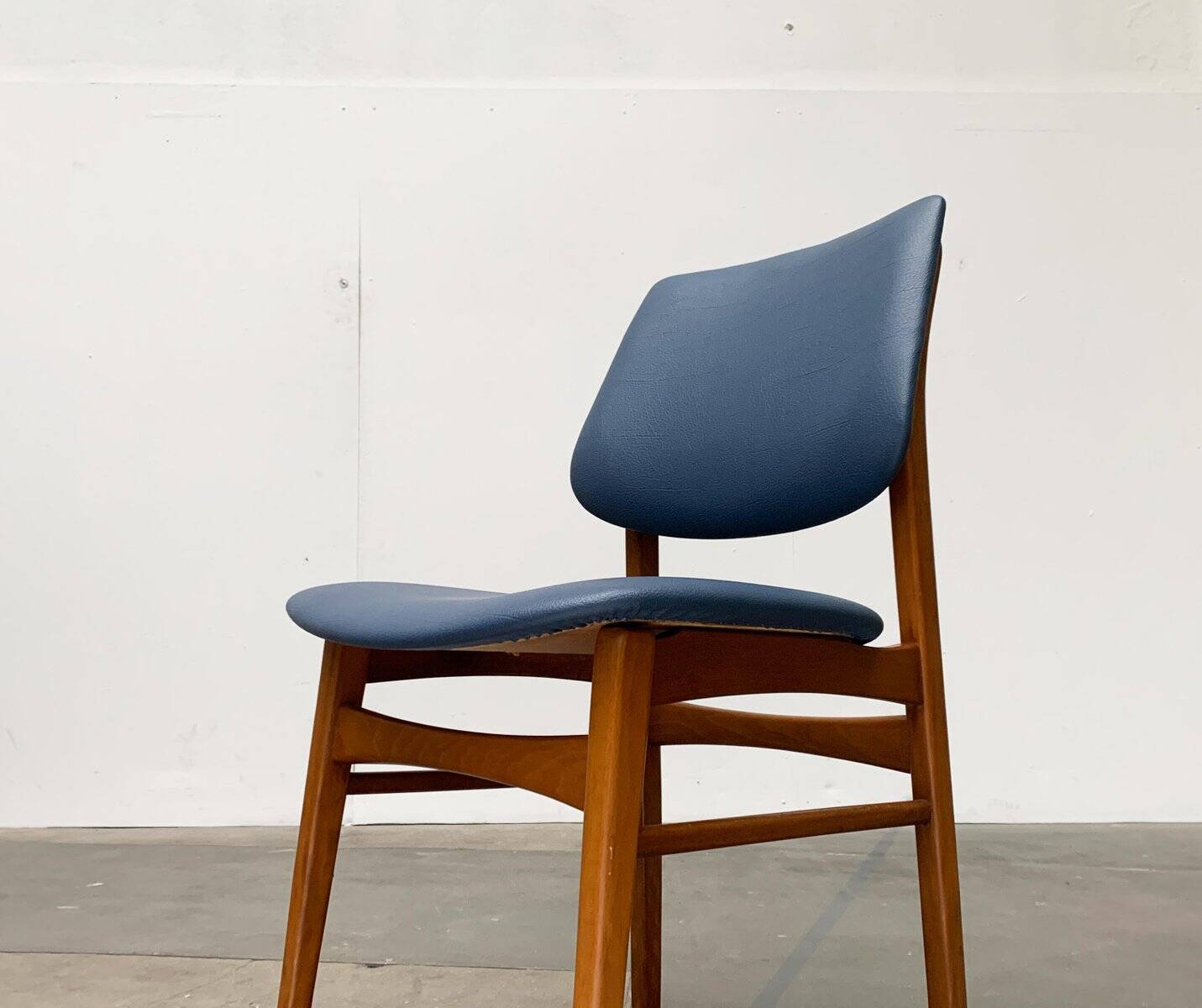 Ensemble de chaises en bois de style mi-siècle