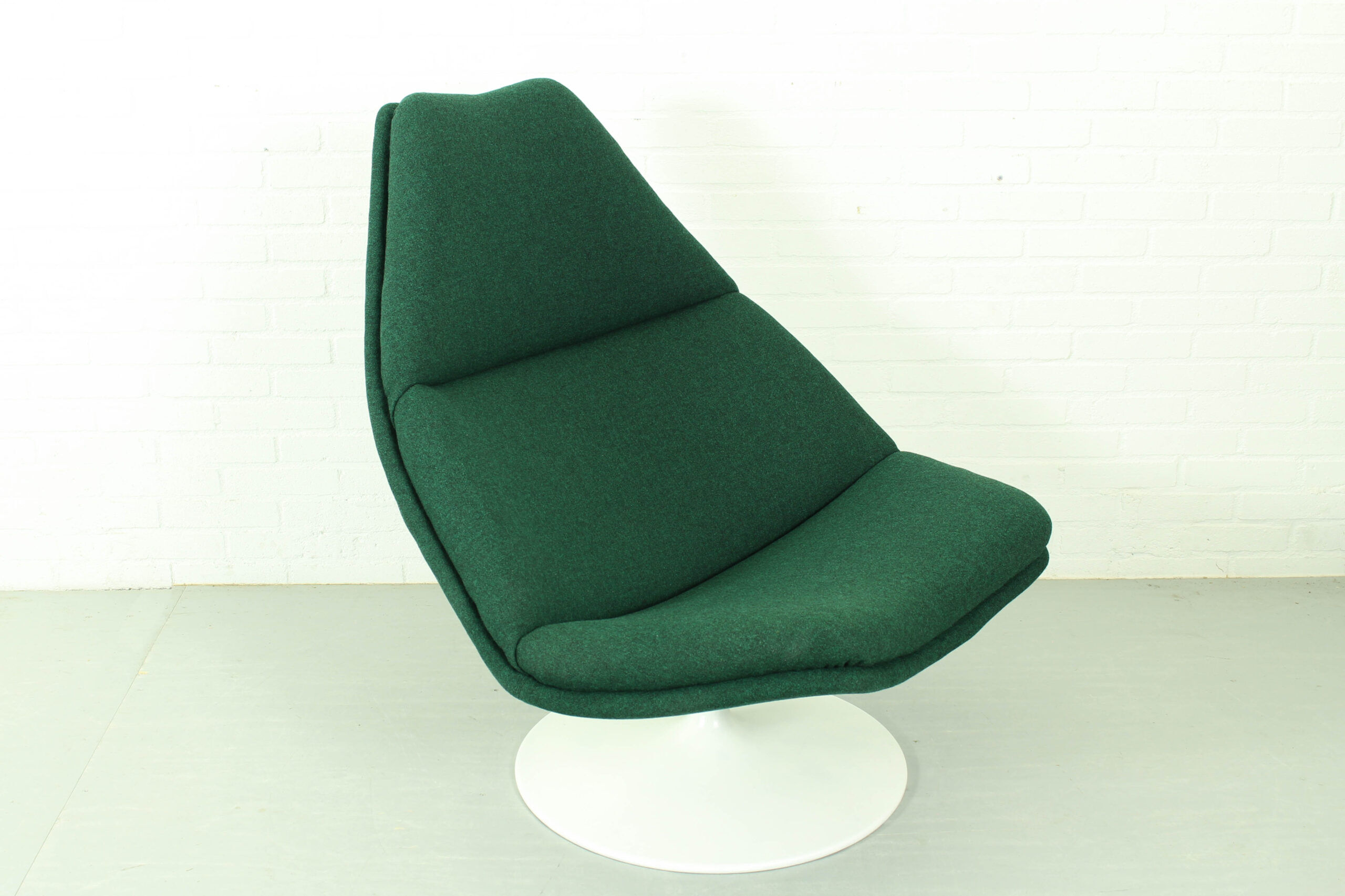 Artifort F510 lounge chair by Geoffrey Harcourt