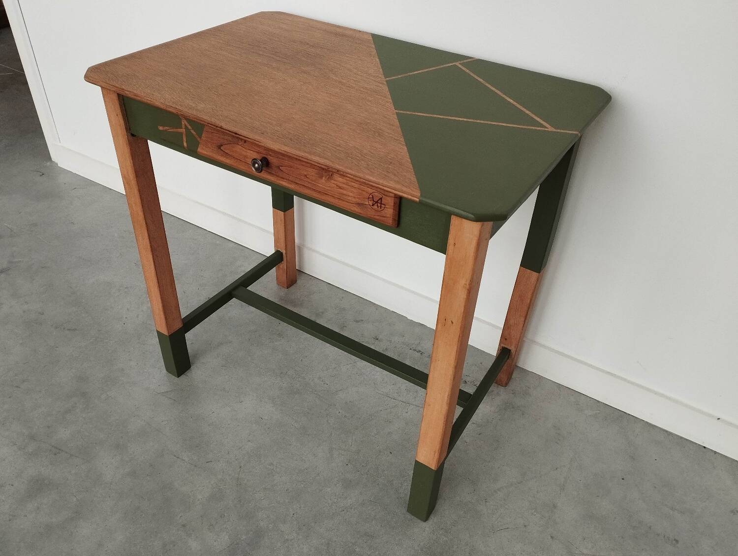 Armance side table