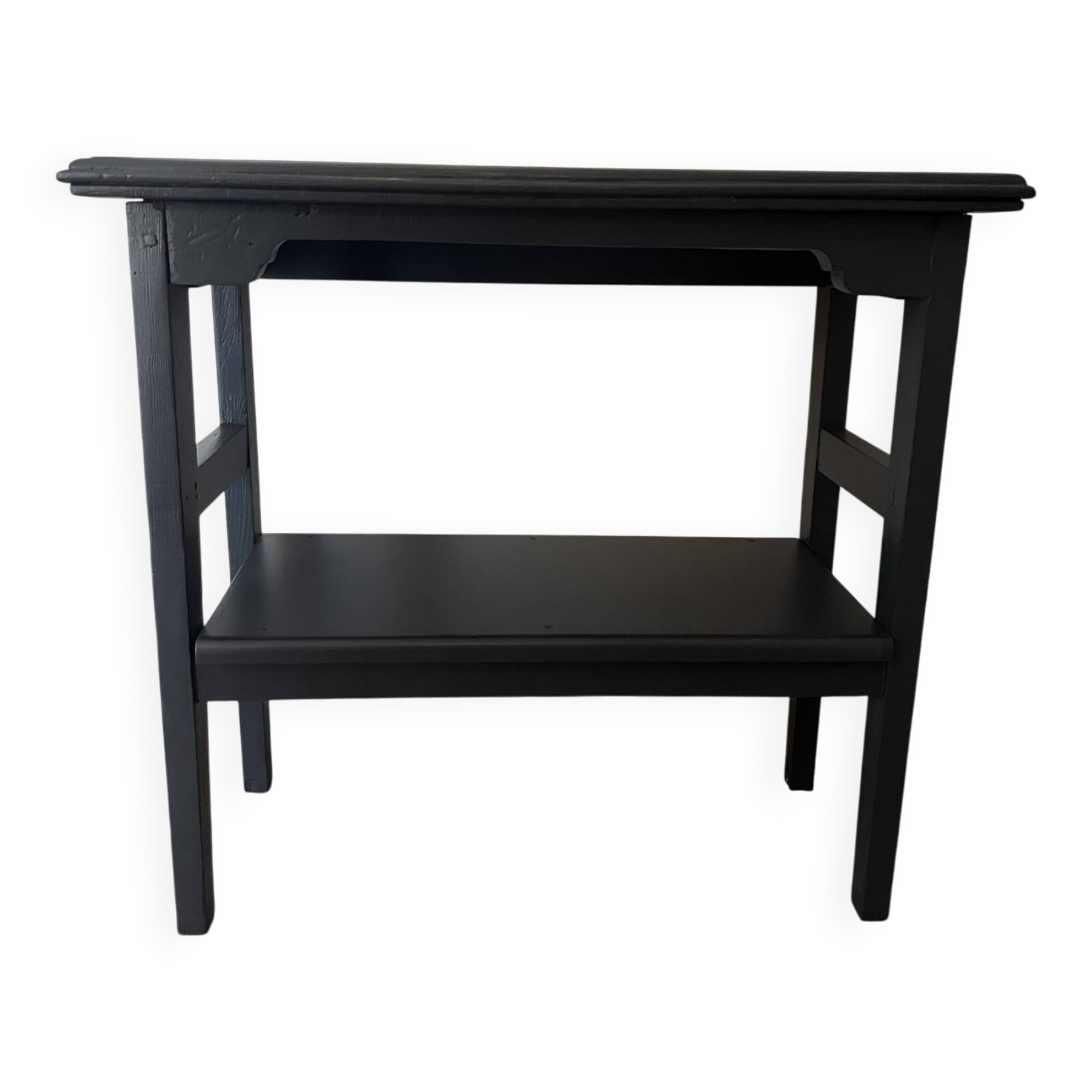 Renovated entrance console – Tailcoat finish