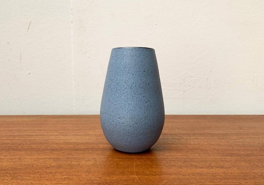 Minimalist German vase from the mid-century pottery studio of Töpferhof Römhild, 1960s.