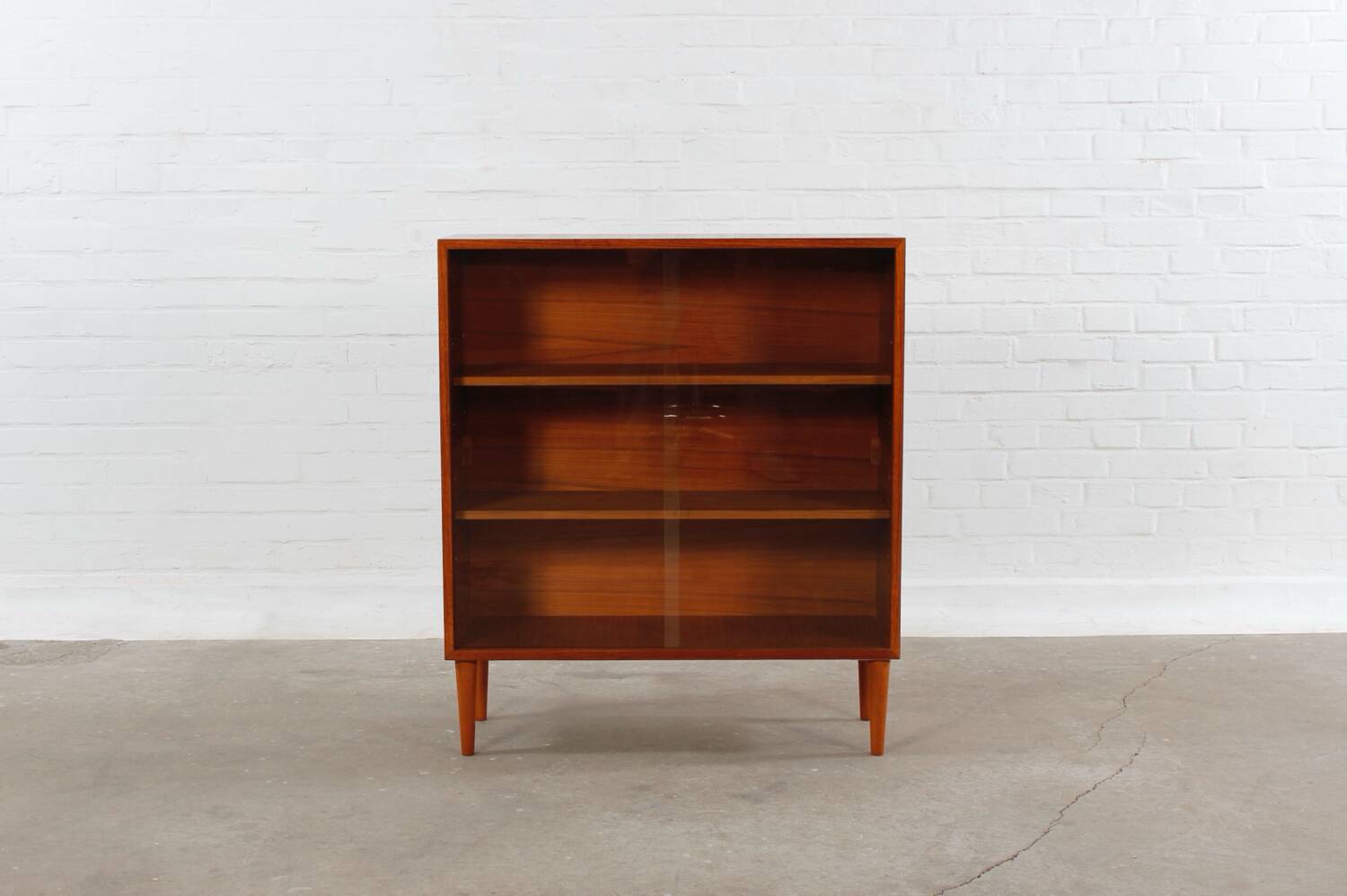 Vitrine vintage en teck, design du milieu du siècle, années 60-70