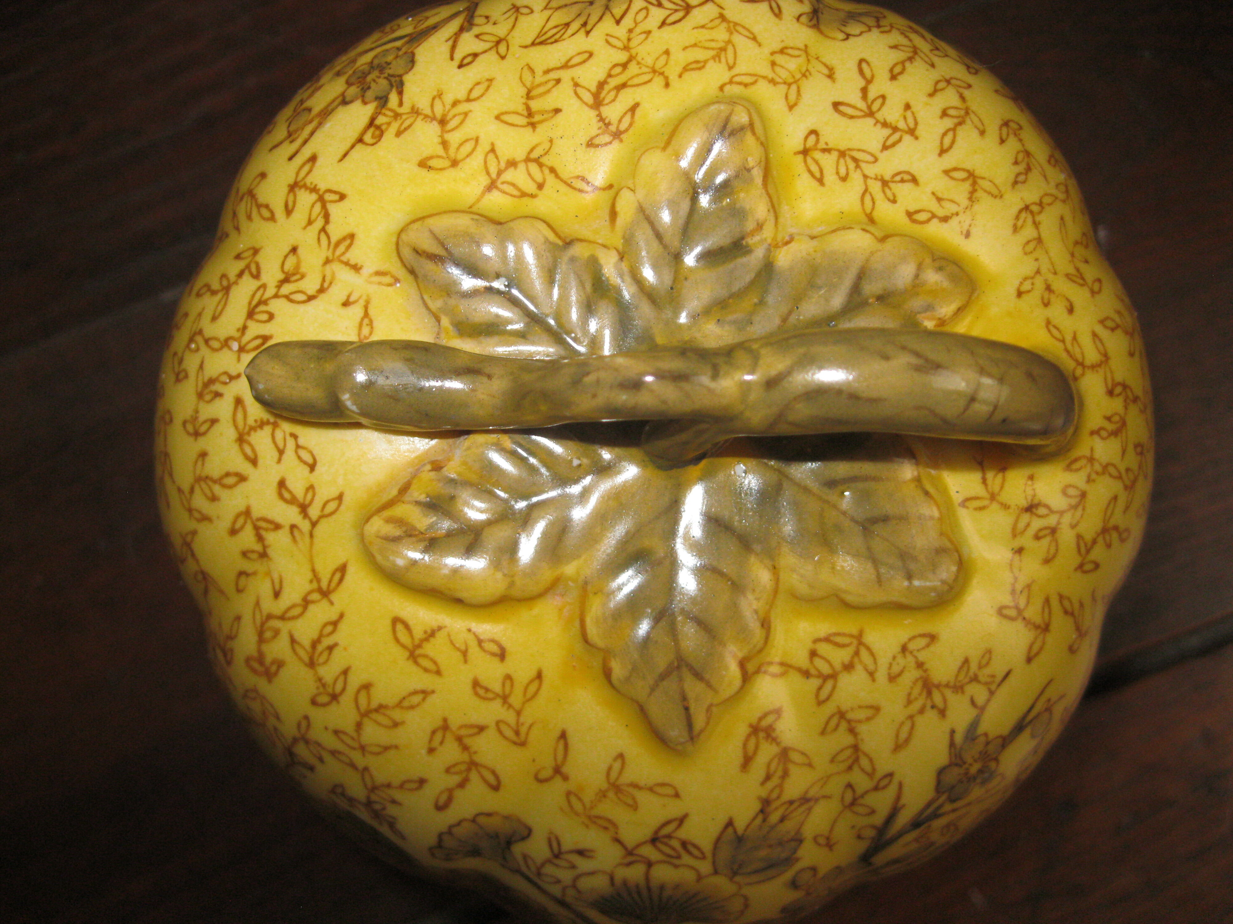 Pot covered Chinese ceramic