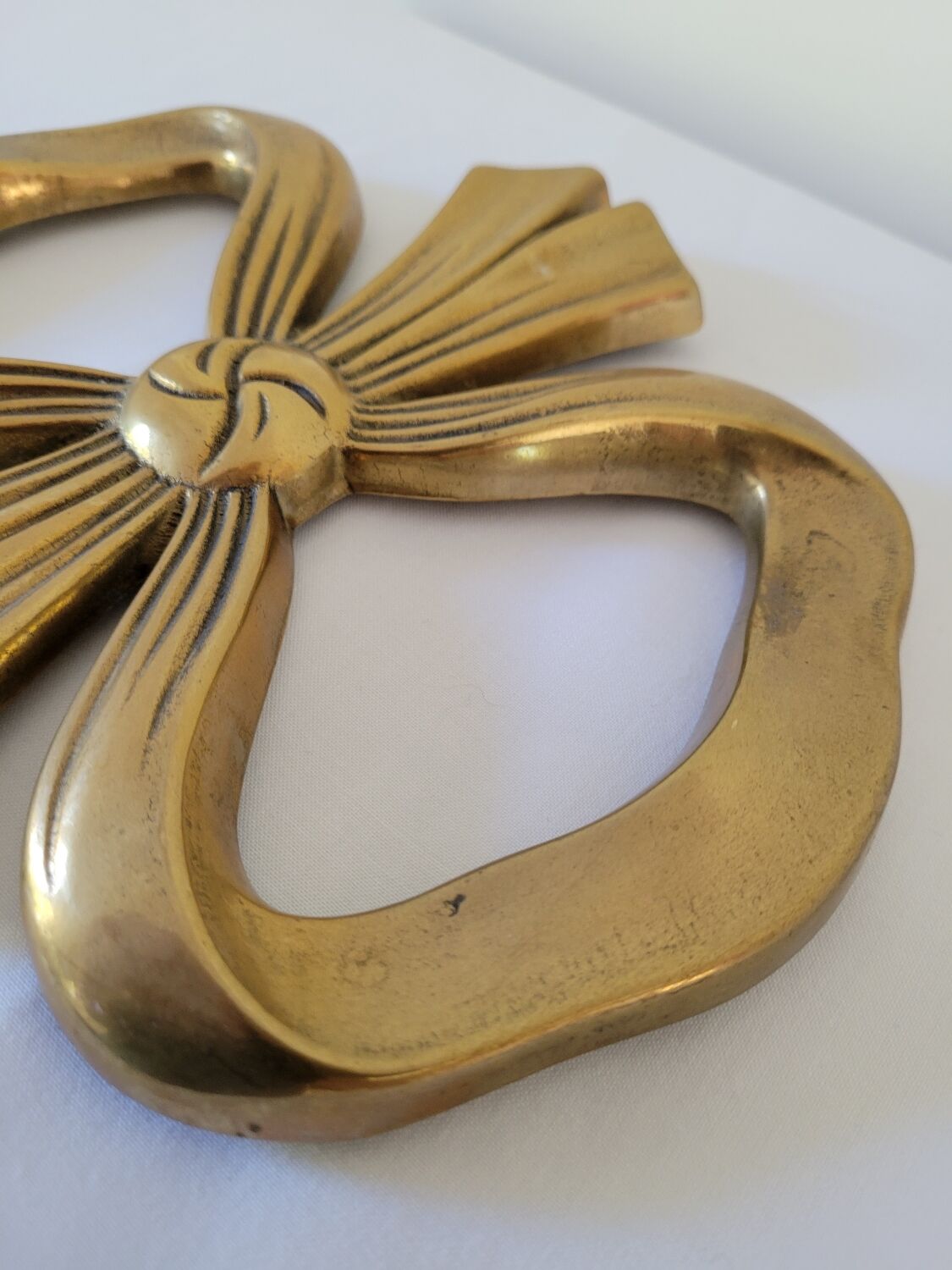 Brass ribbon bottom