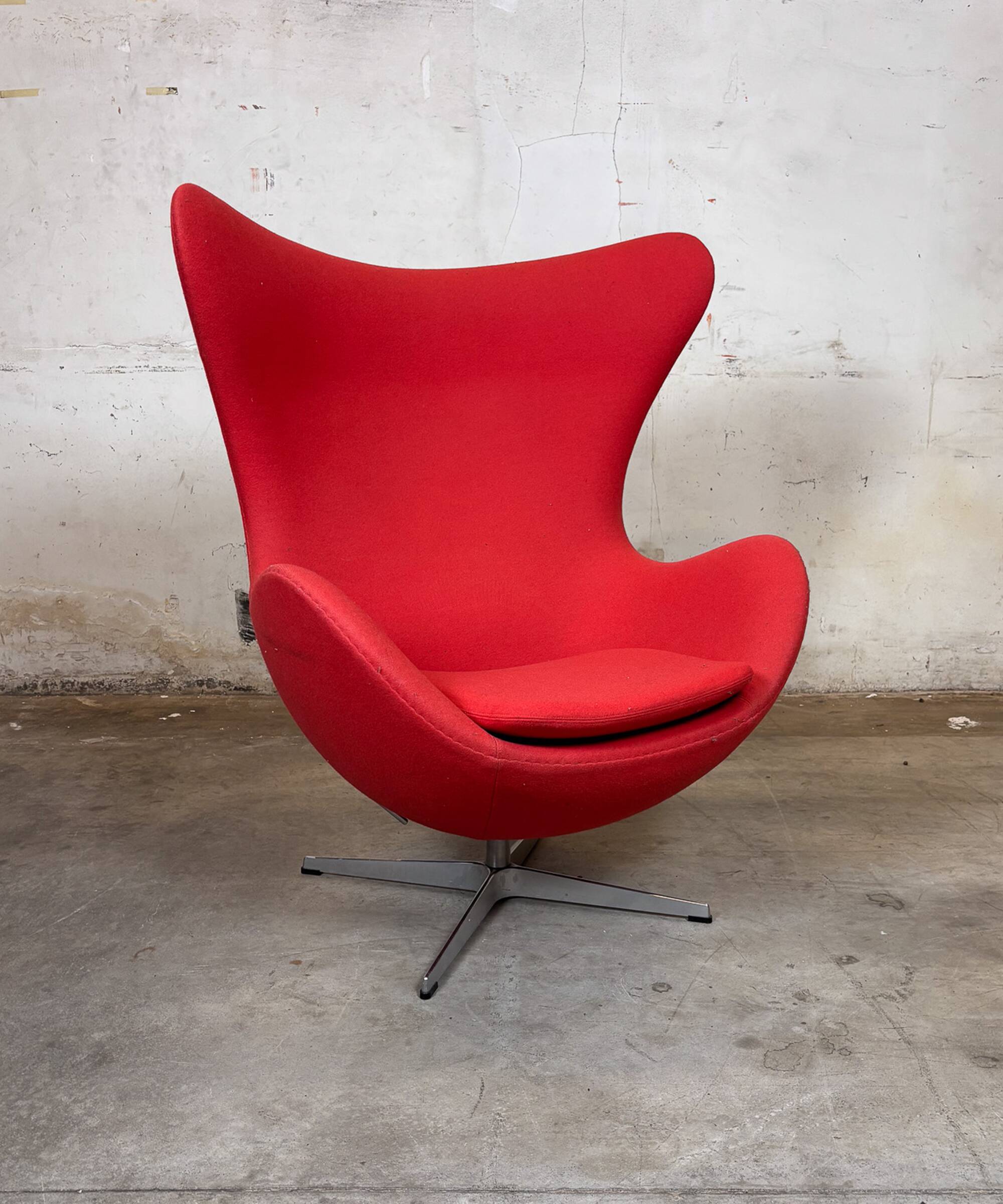 Fauteuil Egg Lounge Fritz Hansen Tissu Arne Jacobsen – Rouge – Fauteuil design,