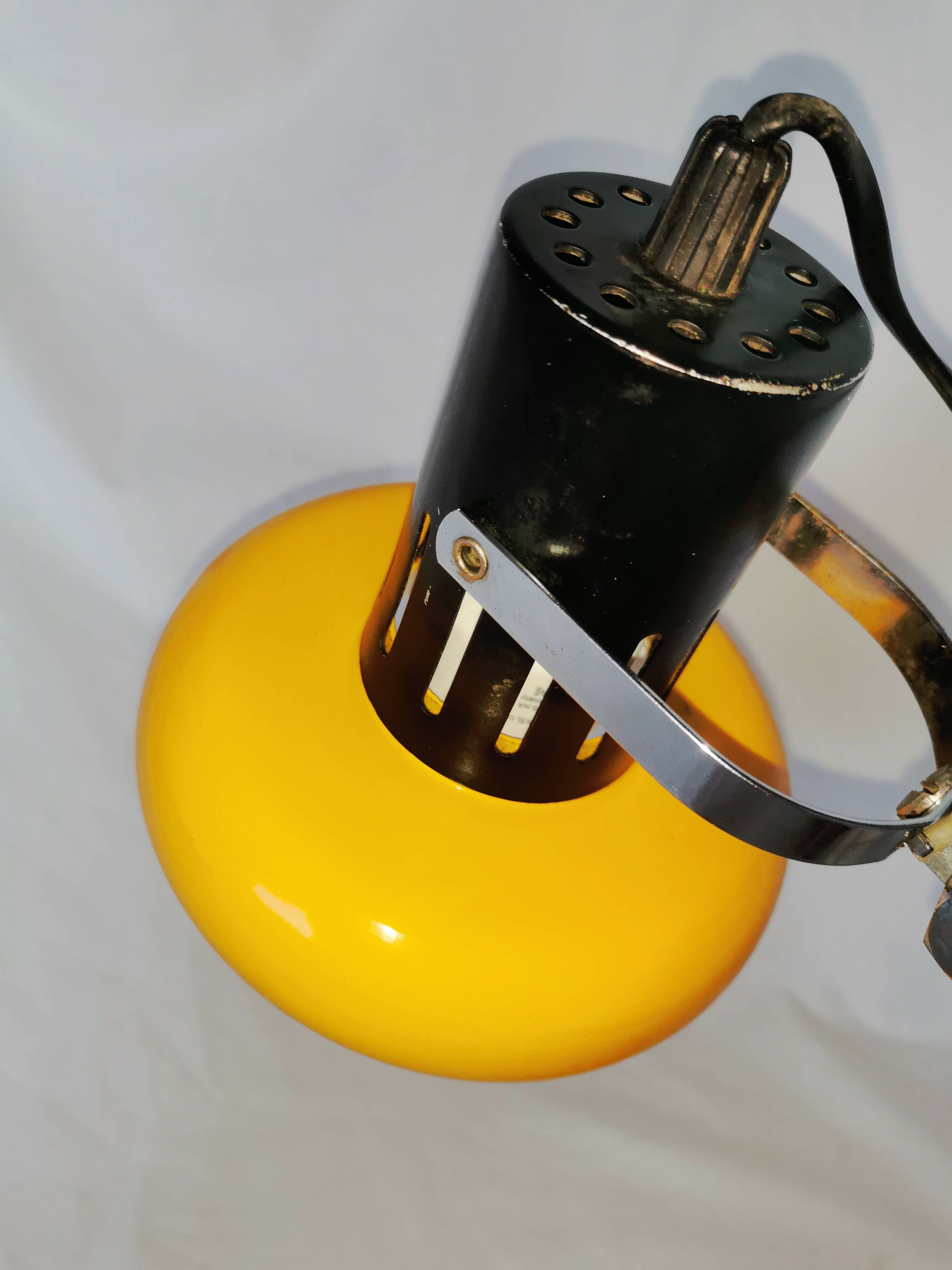 Articulated lamp in lacquered steel, Aluminor, France, 1980.