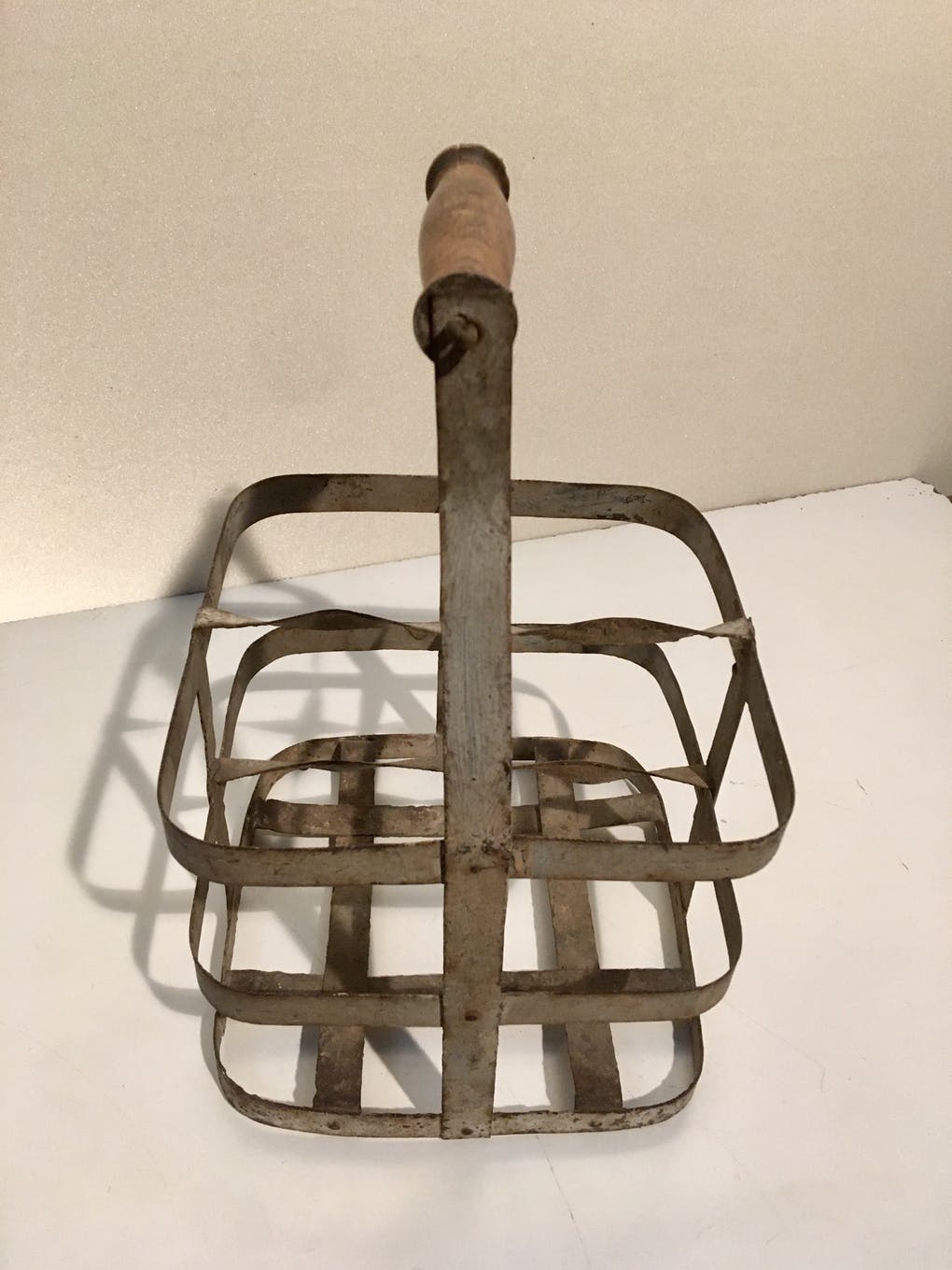 Zinc bottle-holder