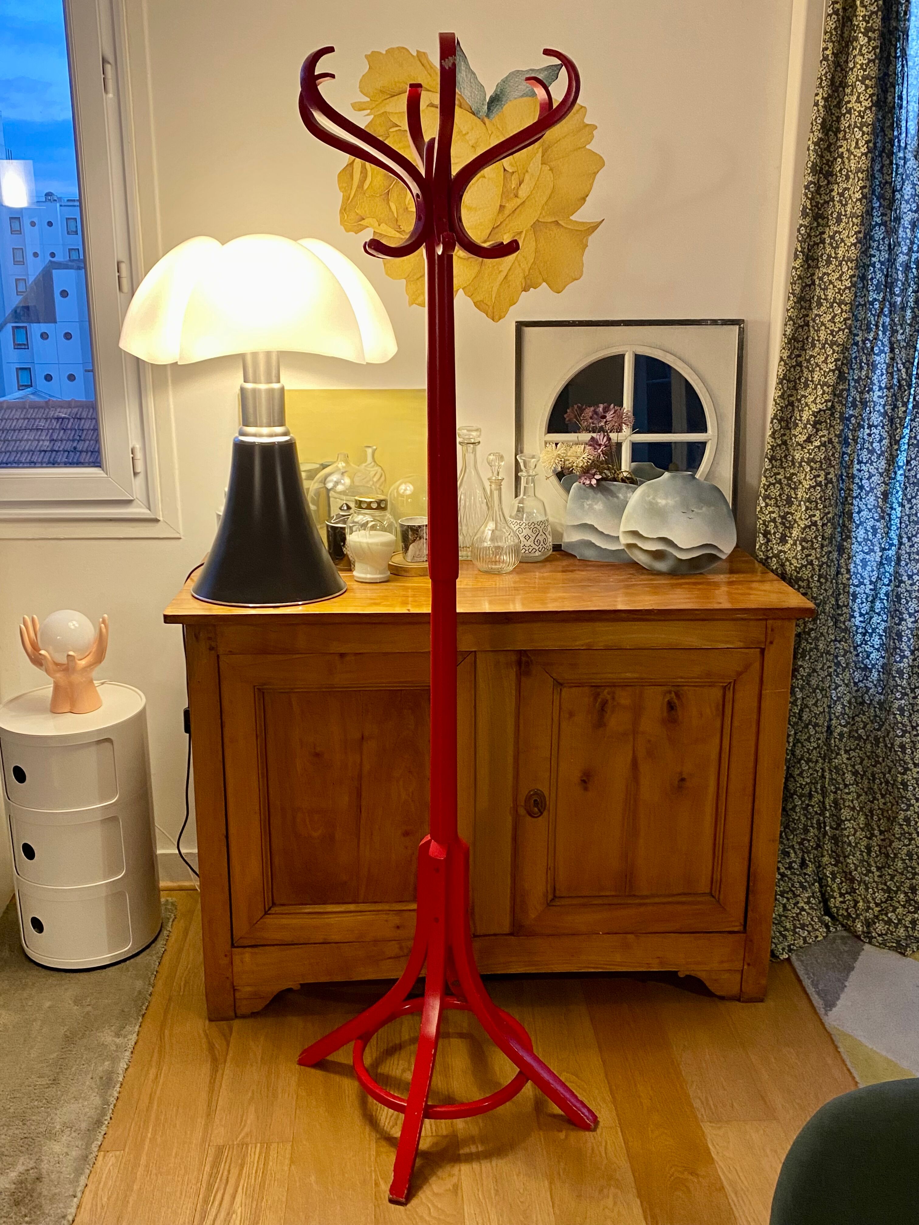 Red Baumann parrot coat rack