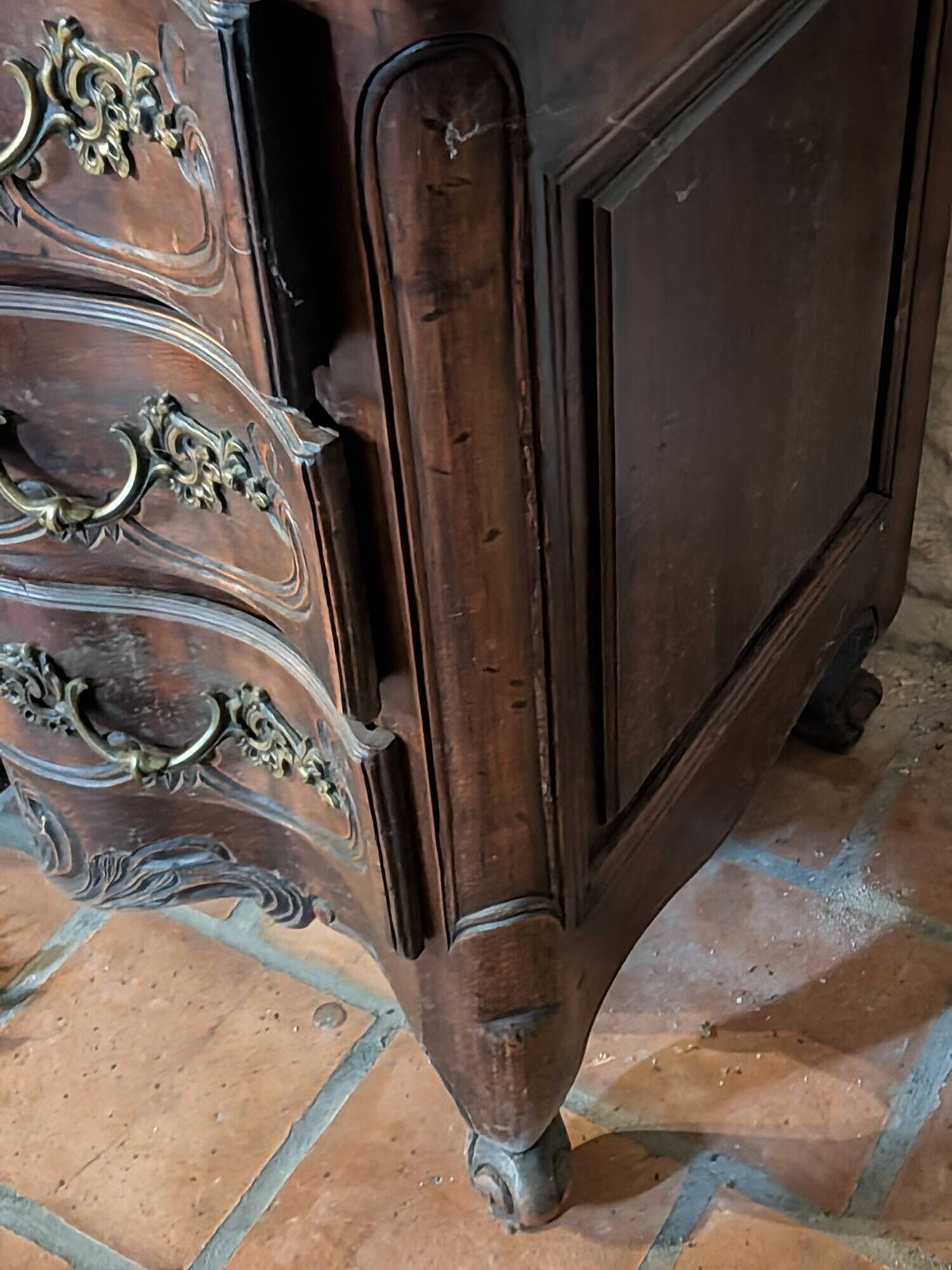 Antique louis xv style walnut chest of drawers – 3 drawers