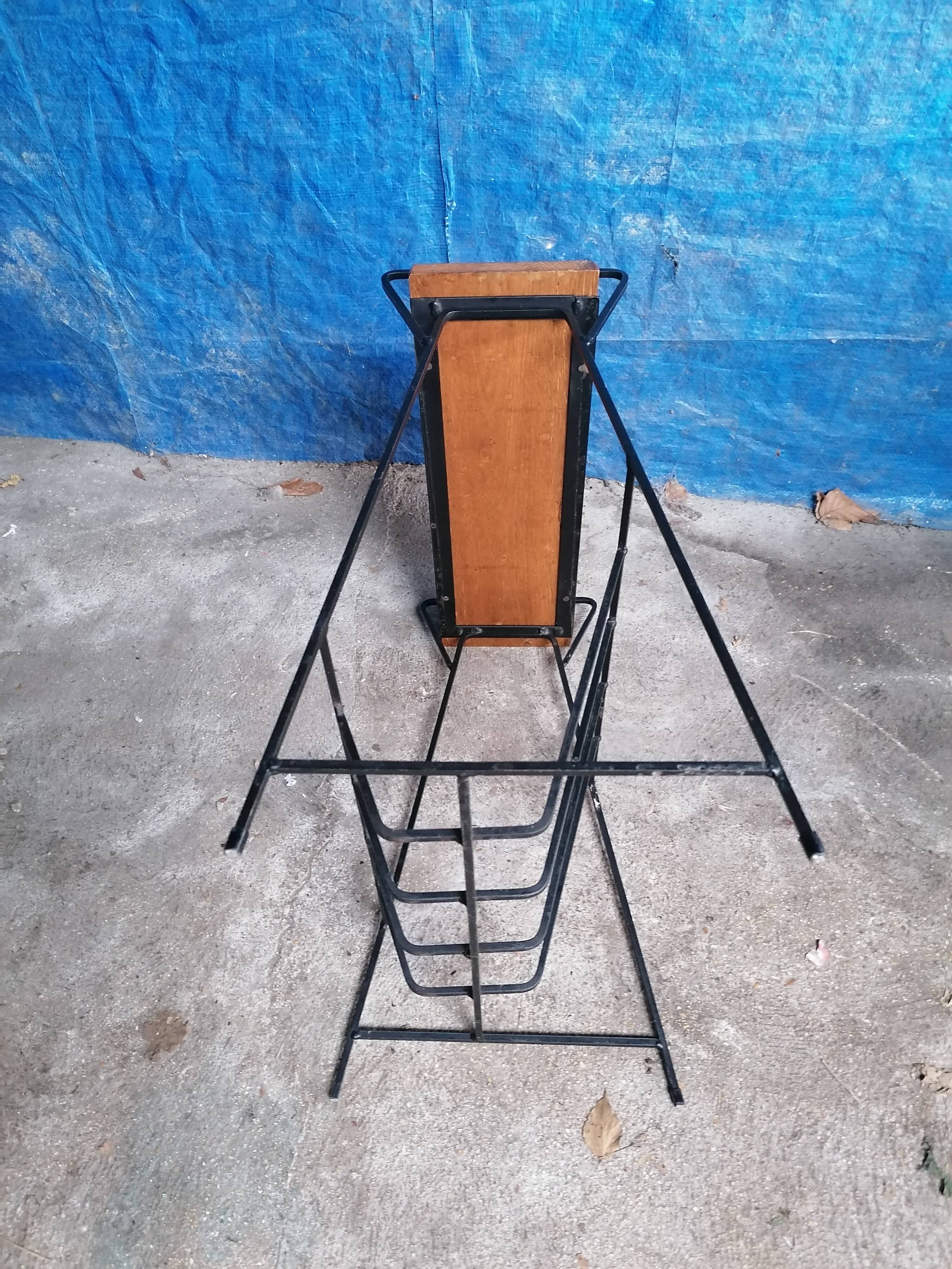Table bout de canapé porte revues design scandinave vintage