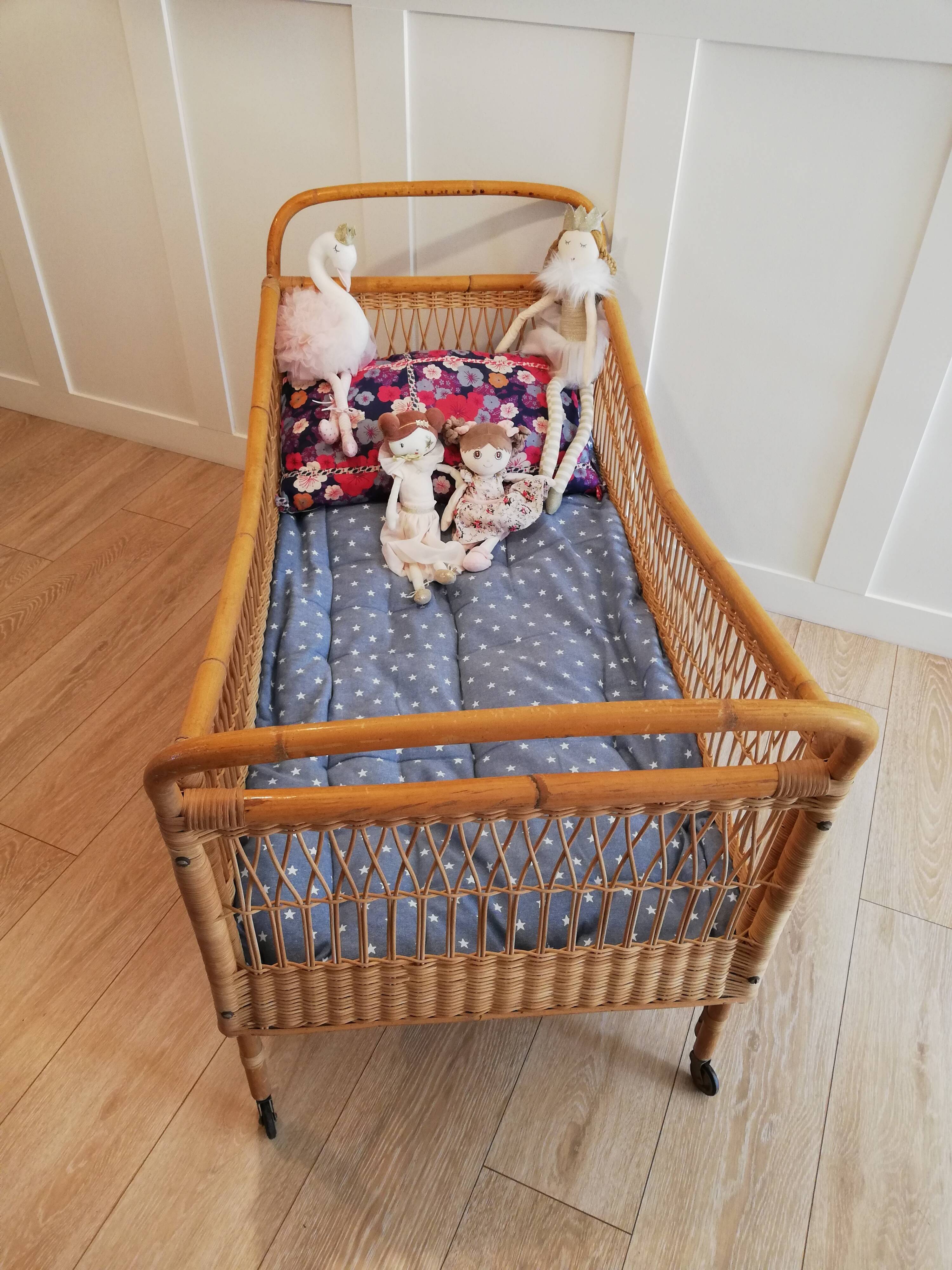 Vintage rattan baby bed