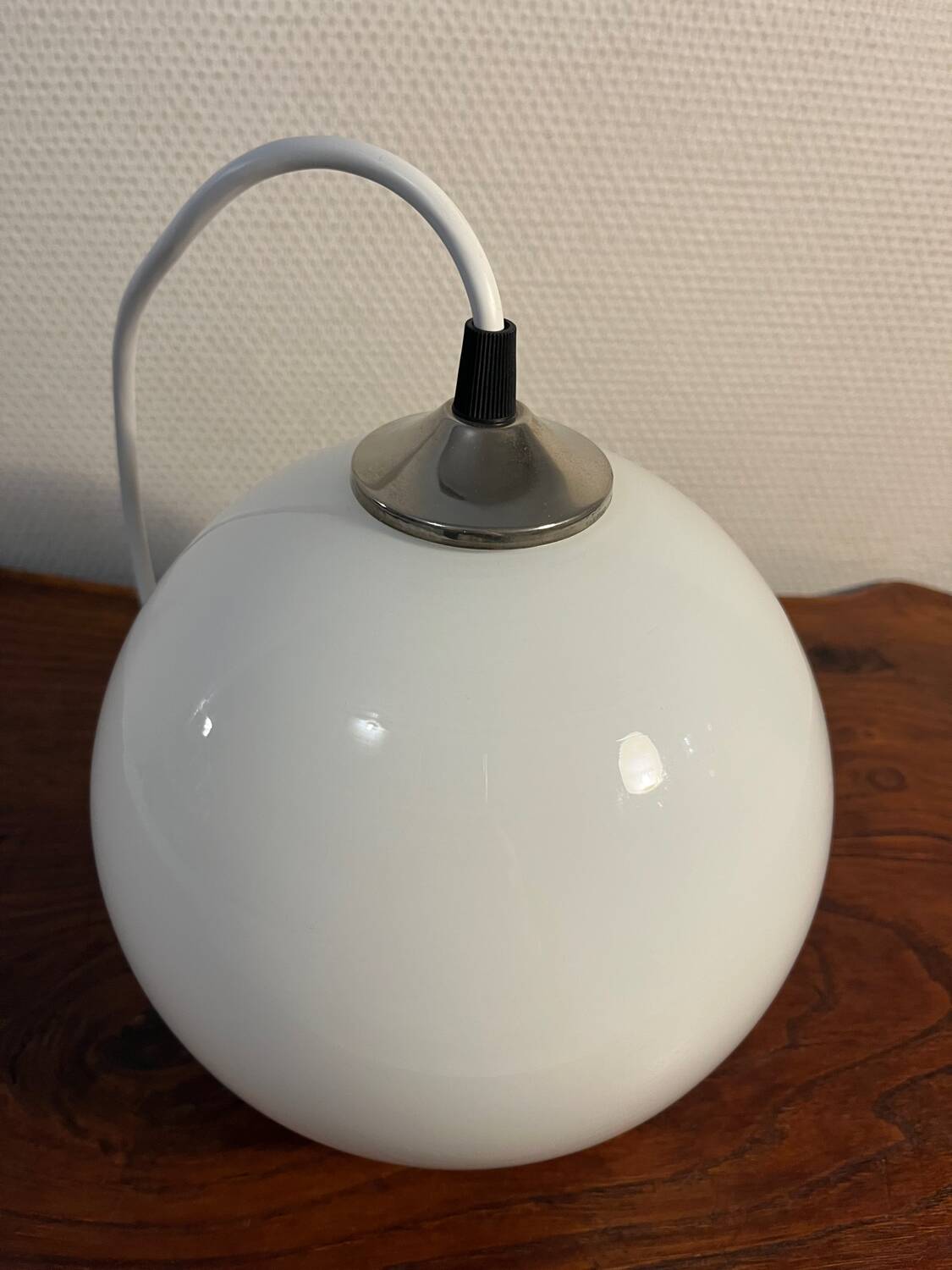 Opaline globe suspension from the 80s