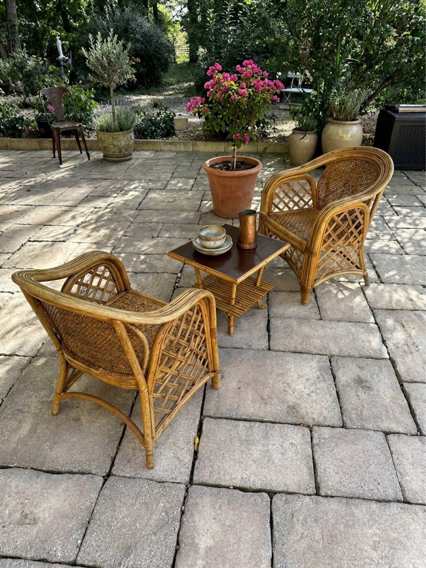 Fauteuils et table en osier