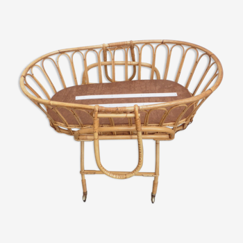 Basket rattan on support