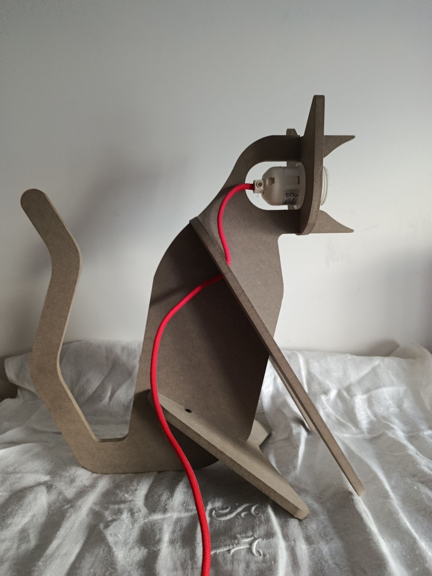 Eno get out cat Lamp design