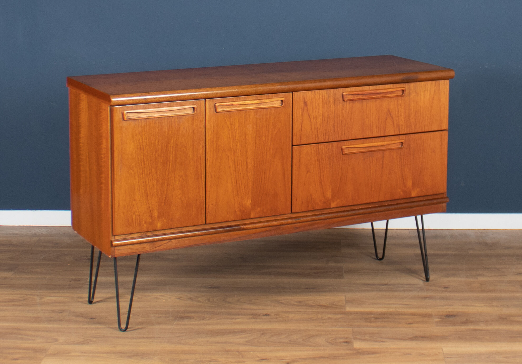 Enfilade Meredew en teck sur pieds épingles 1960s