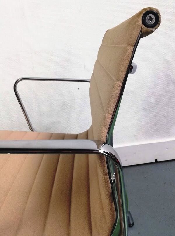 Chaise Ea107 Par Charles & Ray eames Pour vitra