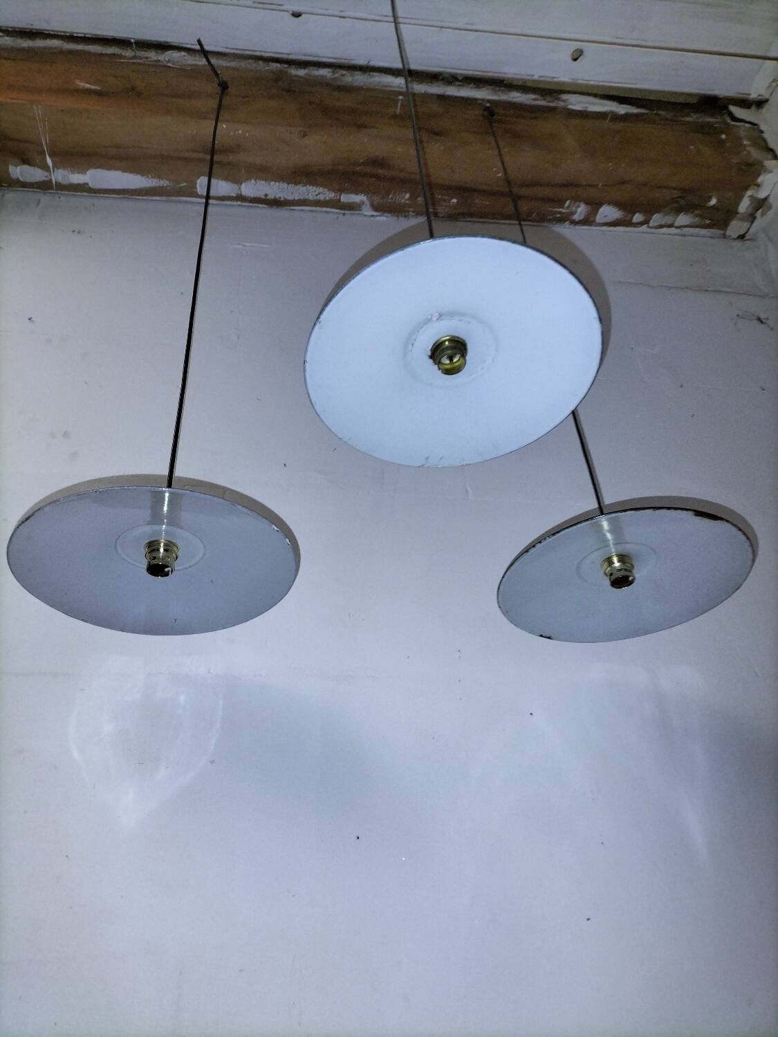 Enamelled sheet metal suspensions